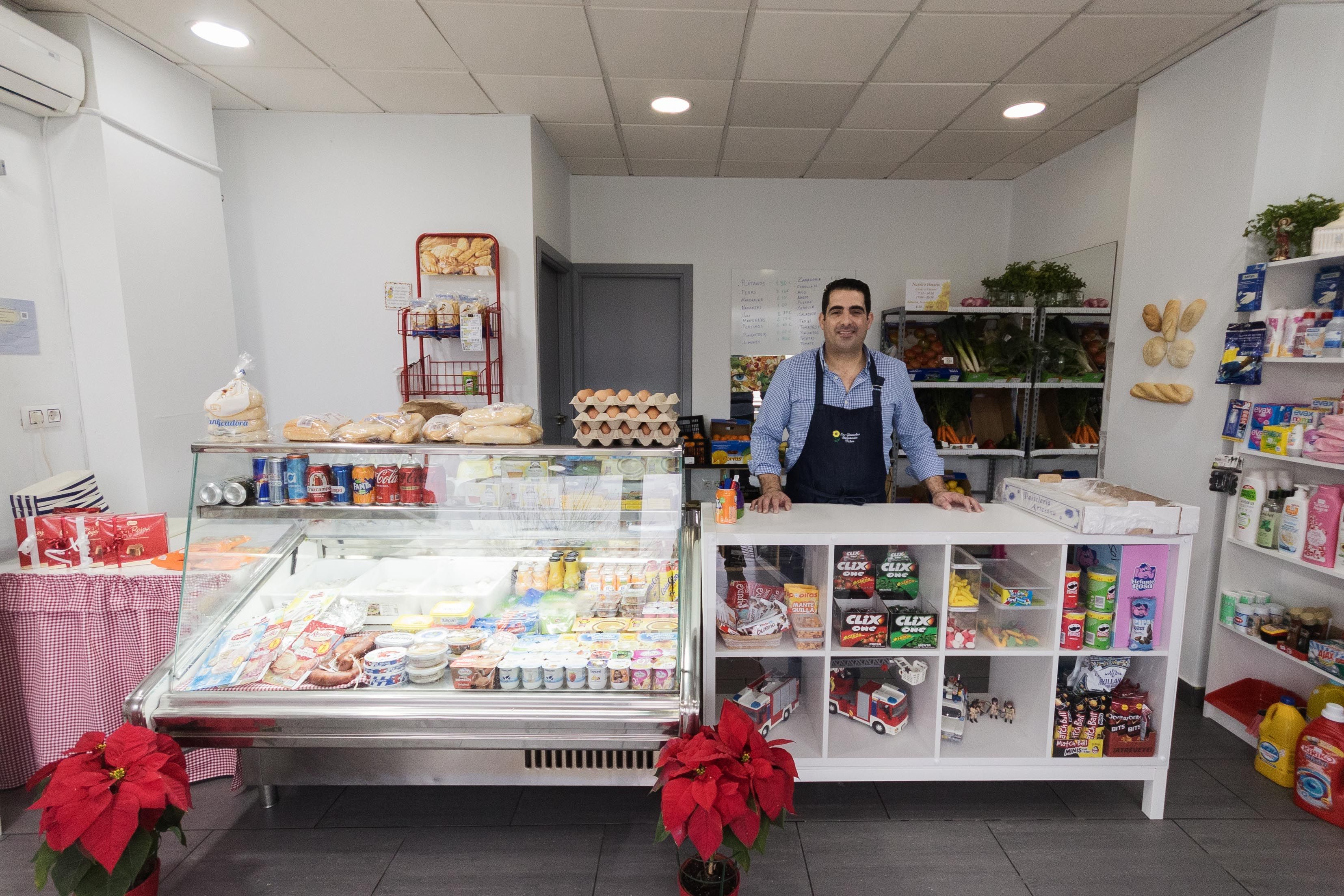 Víctor Gallego, dueño de la tienda de alimentación Los Girasoles de Jerez.