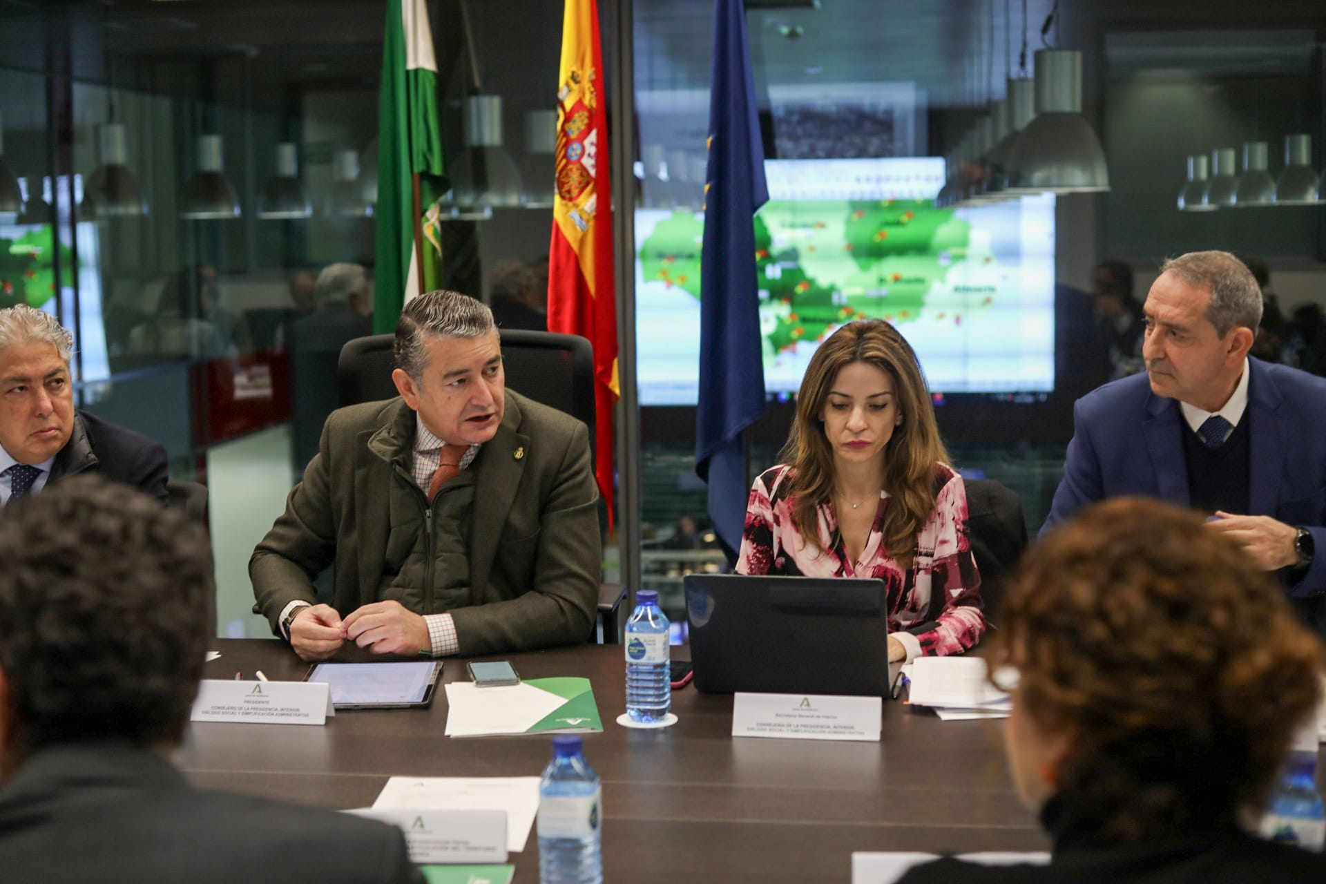 Antonio Sanz en el centro de coordinación regional de Emergencias 112 Andalucía en Sevilla. JUNTA 