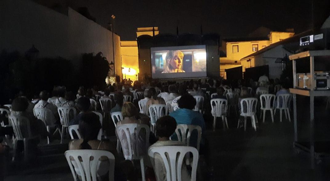 Cine de verano en el Astoria, una propuesta que se ha fraguado gracias a Ganemos Jerez.