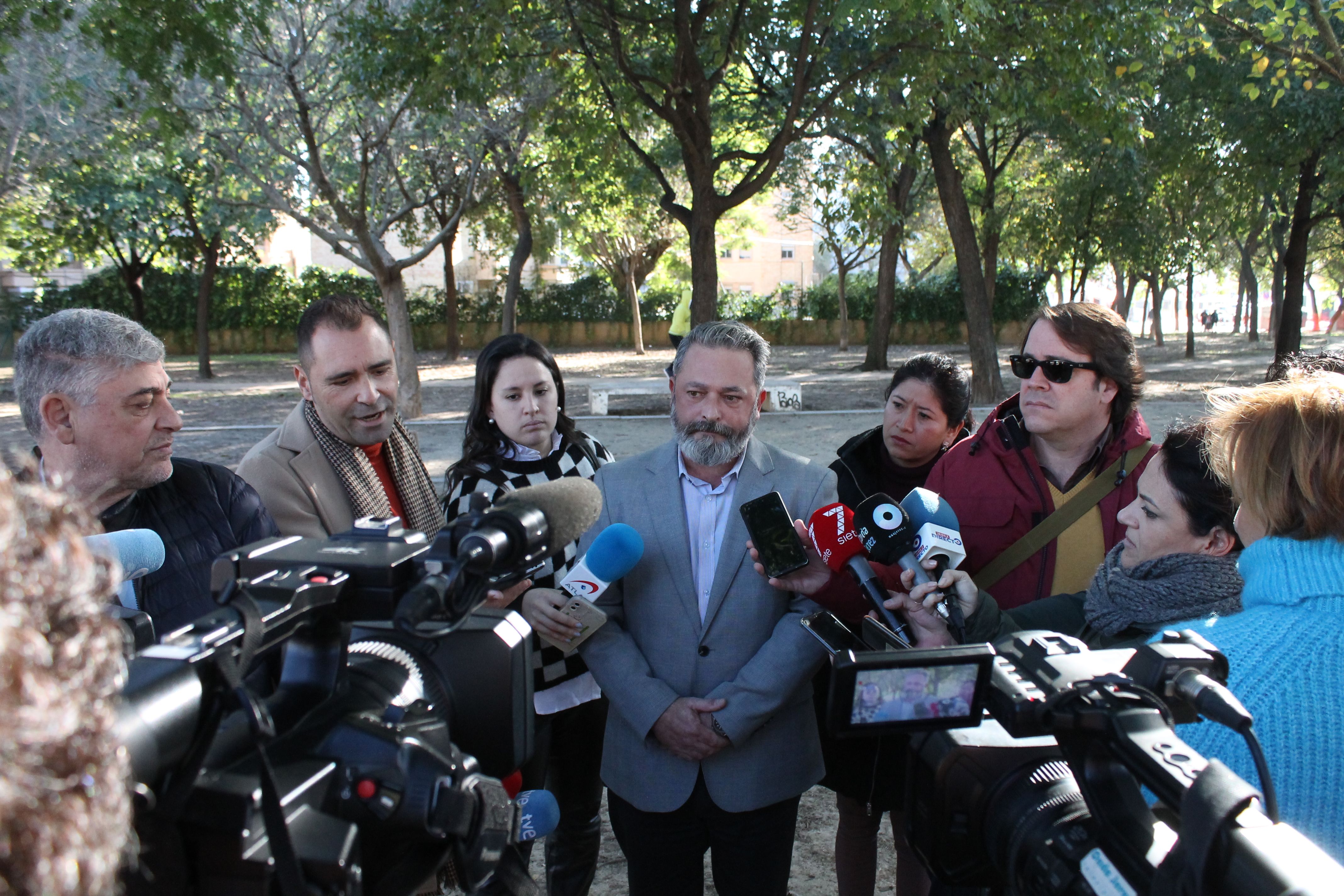 El delegado de Seguridad, Rubén Pérez, atiende este miércoles a los medios tras viralizarse el vídeo con la agresión de un Policía Local a un joven en Jerez. El delegado de Seguridad, Rubén Pérez, atiende este miércoles a los medios tras viralizarse el vídeo con la agresión de un Policía Local a un joven en Jerez.