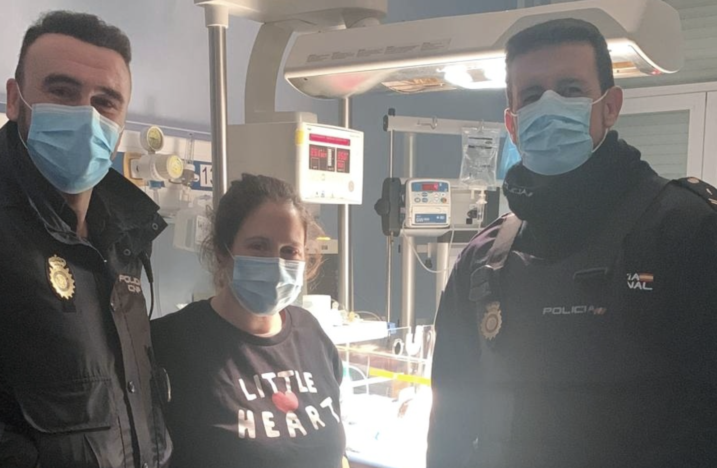 Milagrosa actuación de dos policías en Puerto Real: salvan la vida a un bebé de tres días.