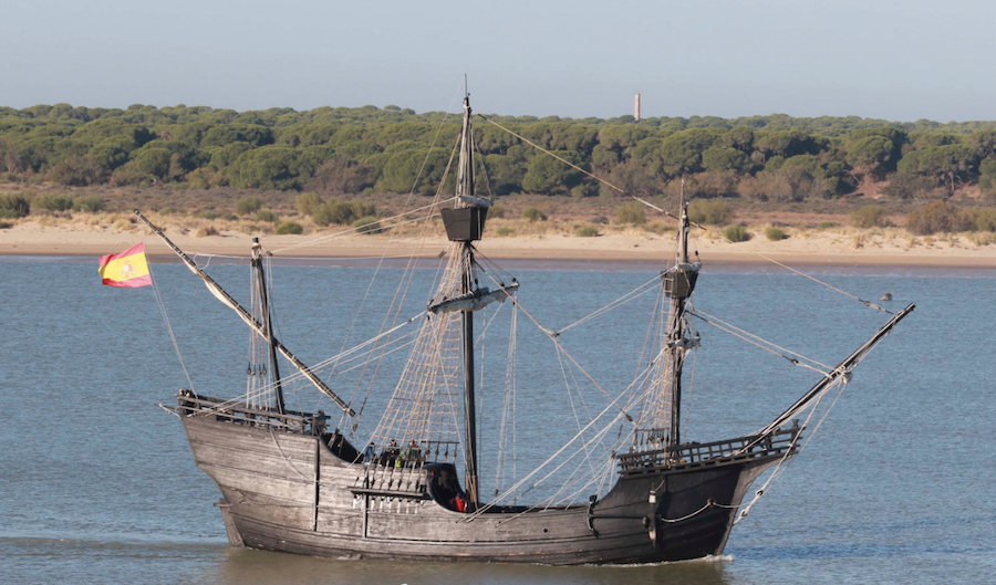 Una réplica de una de las naves de la primera vuelta al mundo.