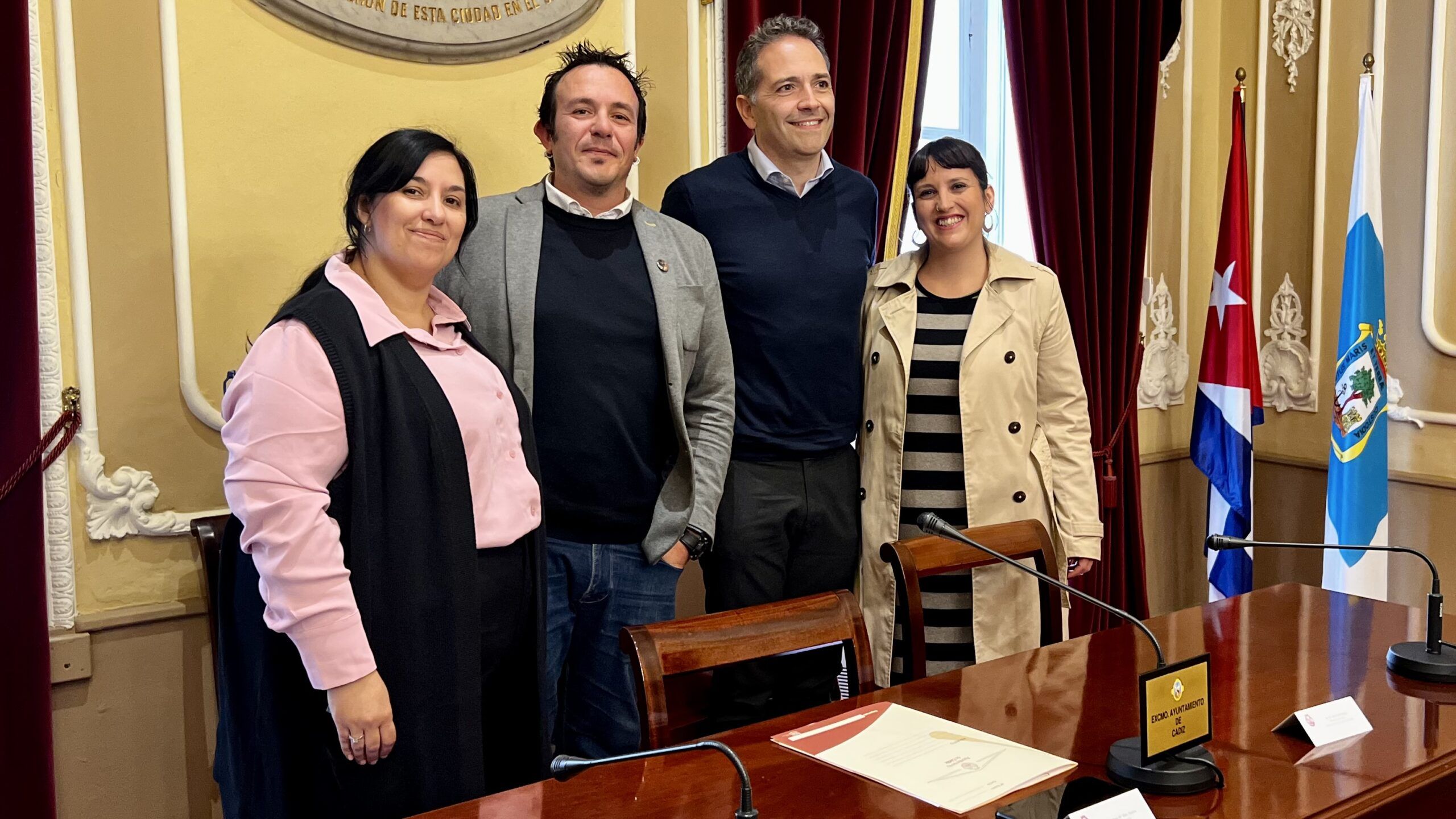 El alcalde rubrica el nuevo contrato de limpieza y recogida de residuos con Valoriza, en vigor desde el 1 de febrero.