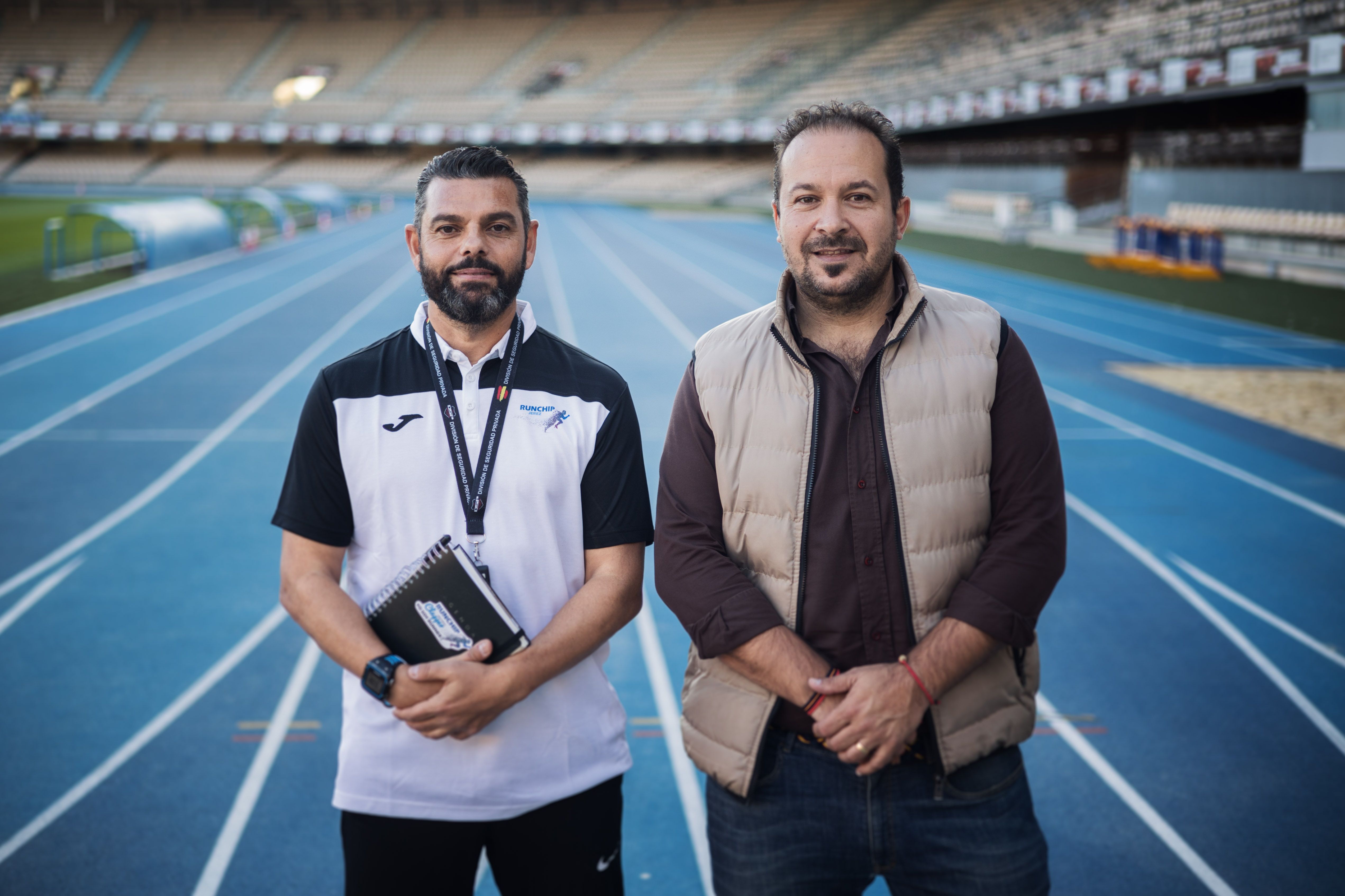 Joaquín y Salvador en una de las pistas donde practican atletismo.