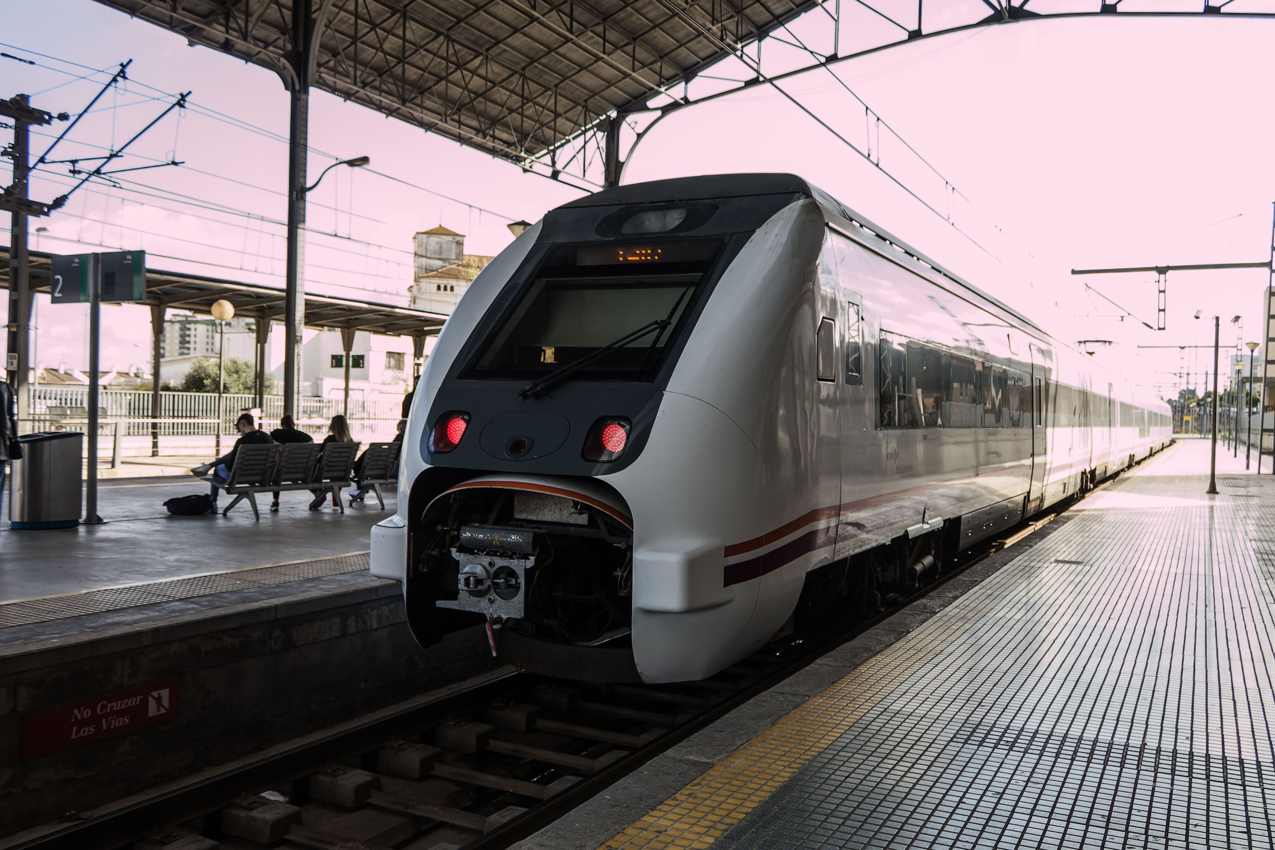 Un tren de Media Distancia en Jerez, en una imagen de archivo.