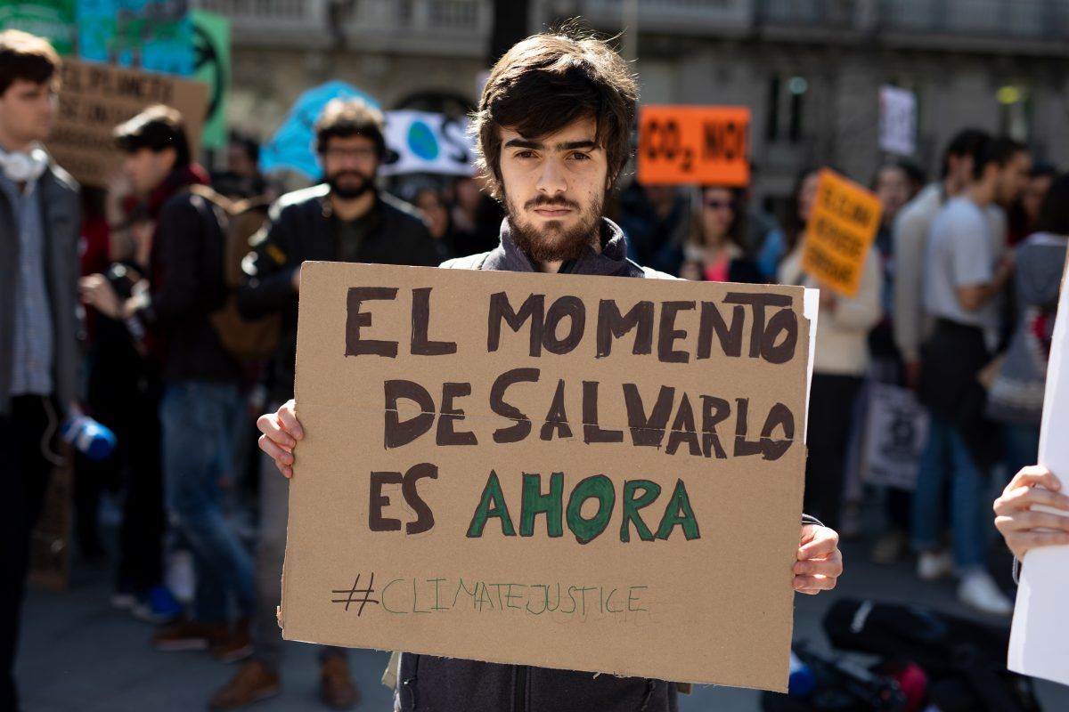 Un joven, en la manifestación del '15M verde'. FOTO: GREENPEACE