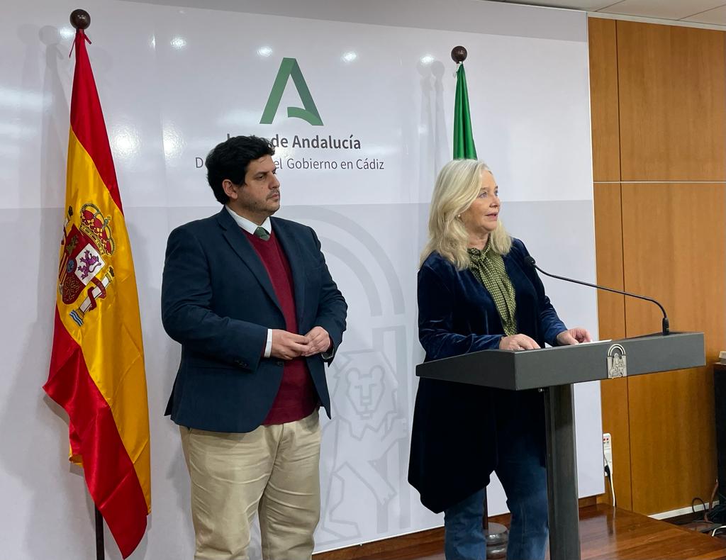 Casi 429.000 euros para la restauración del arte sacro en la provincia. En la imagen, Vázquez y Colombo en el acto de presentación de las ayudas.