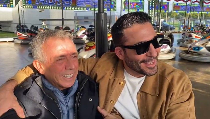 Miguel Ángel Silvestre 'El Duque' y José Luis López en la Feria de la Navidad de Jerez.  JEREZ DIRECTO