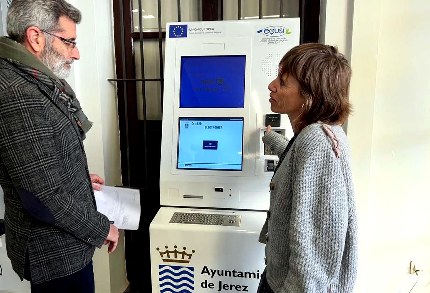 Laura Álvarez en la presentación de los nuevos Cajeros Ciudadanos.