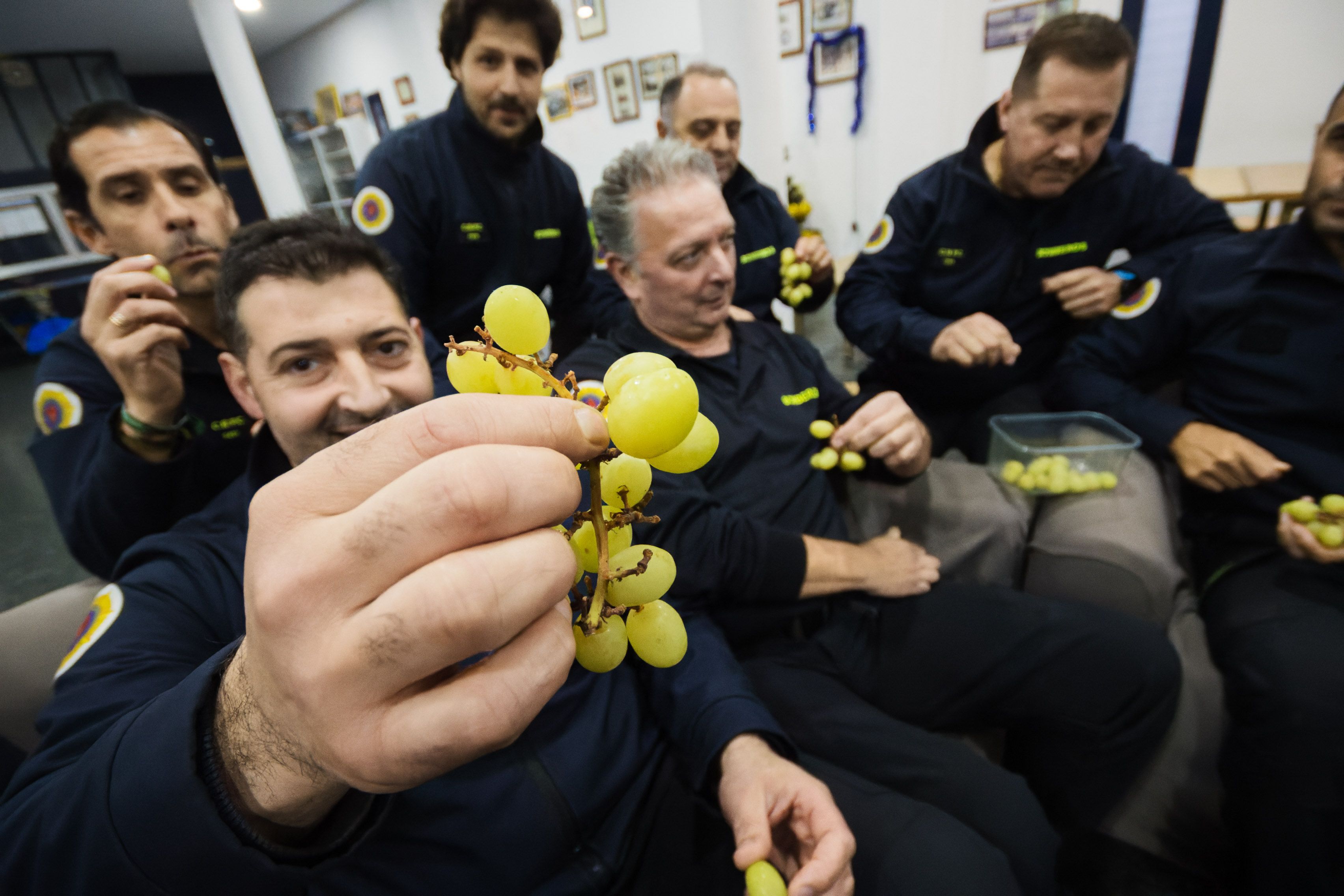 Los bomberos que estarán de guardia esta noche en el parque de Jerez.