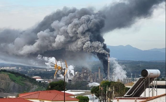 El incendio provocó la alarma por la intensa humareda