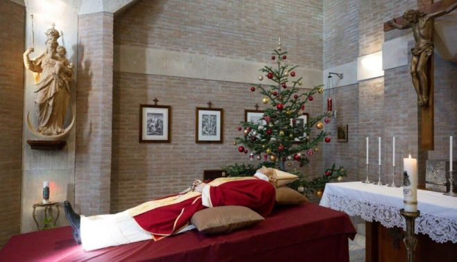 Imagen del cuerpo de Benedicto XVI.