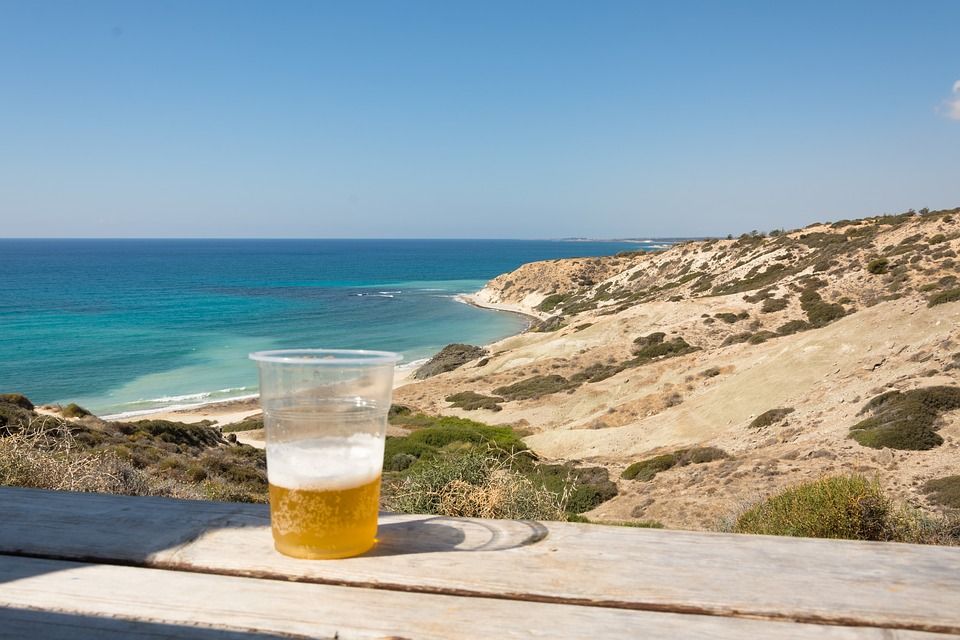 Una cerveza con vistas a la playa