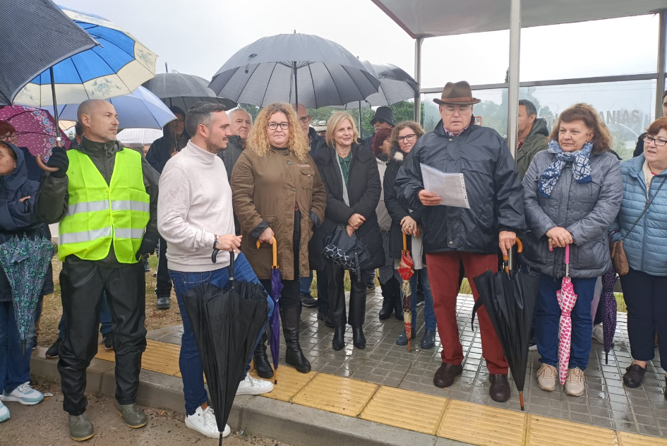 Imagen de la concentración celebrada este lunes para exigir una intervención inmediata en la A-2003.