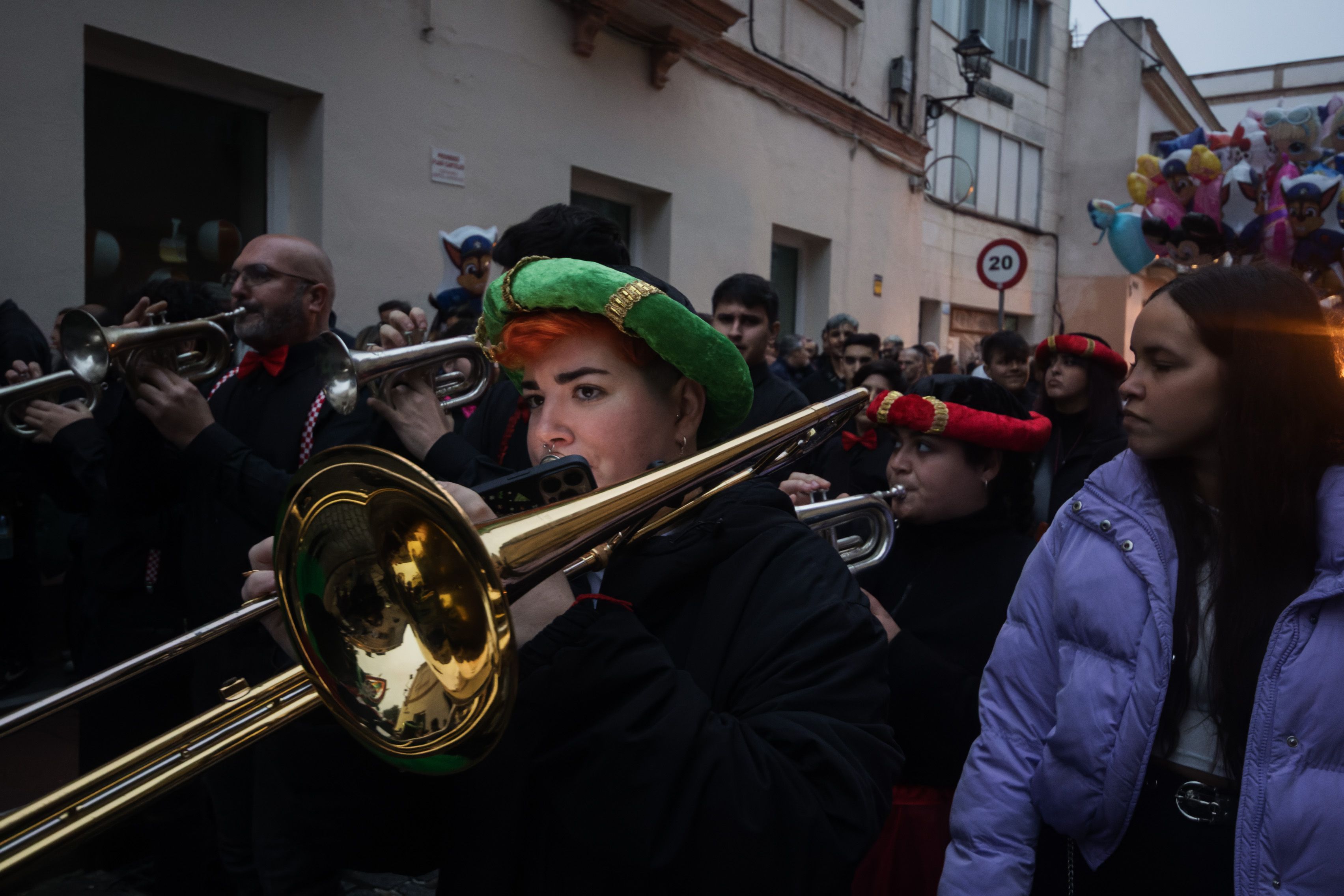 La cabalgata de la Cartera Real a su paso por las calles de Jerez