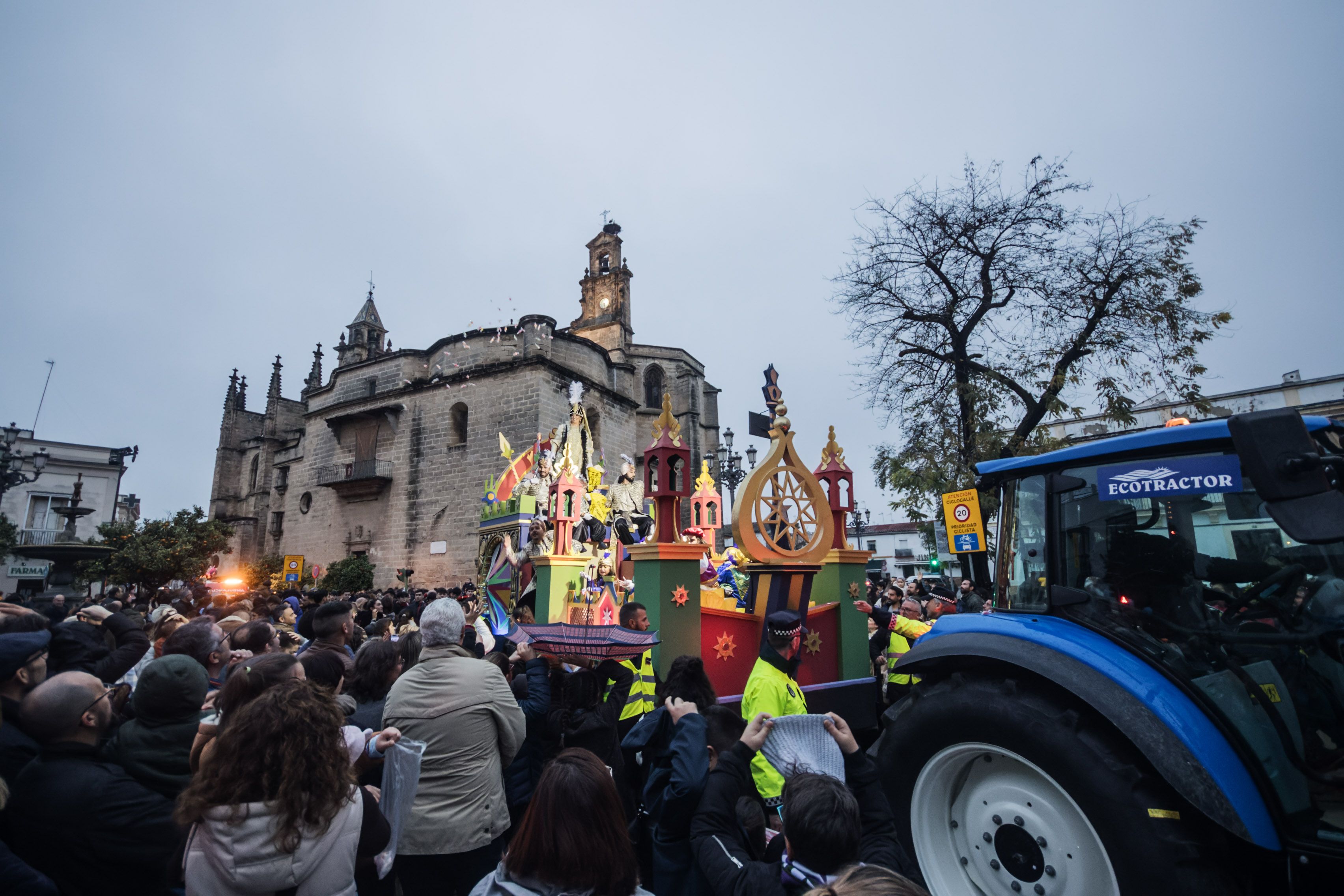 La cabalgata de la Cartera Real a su paso por las calles de Jerez