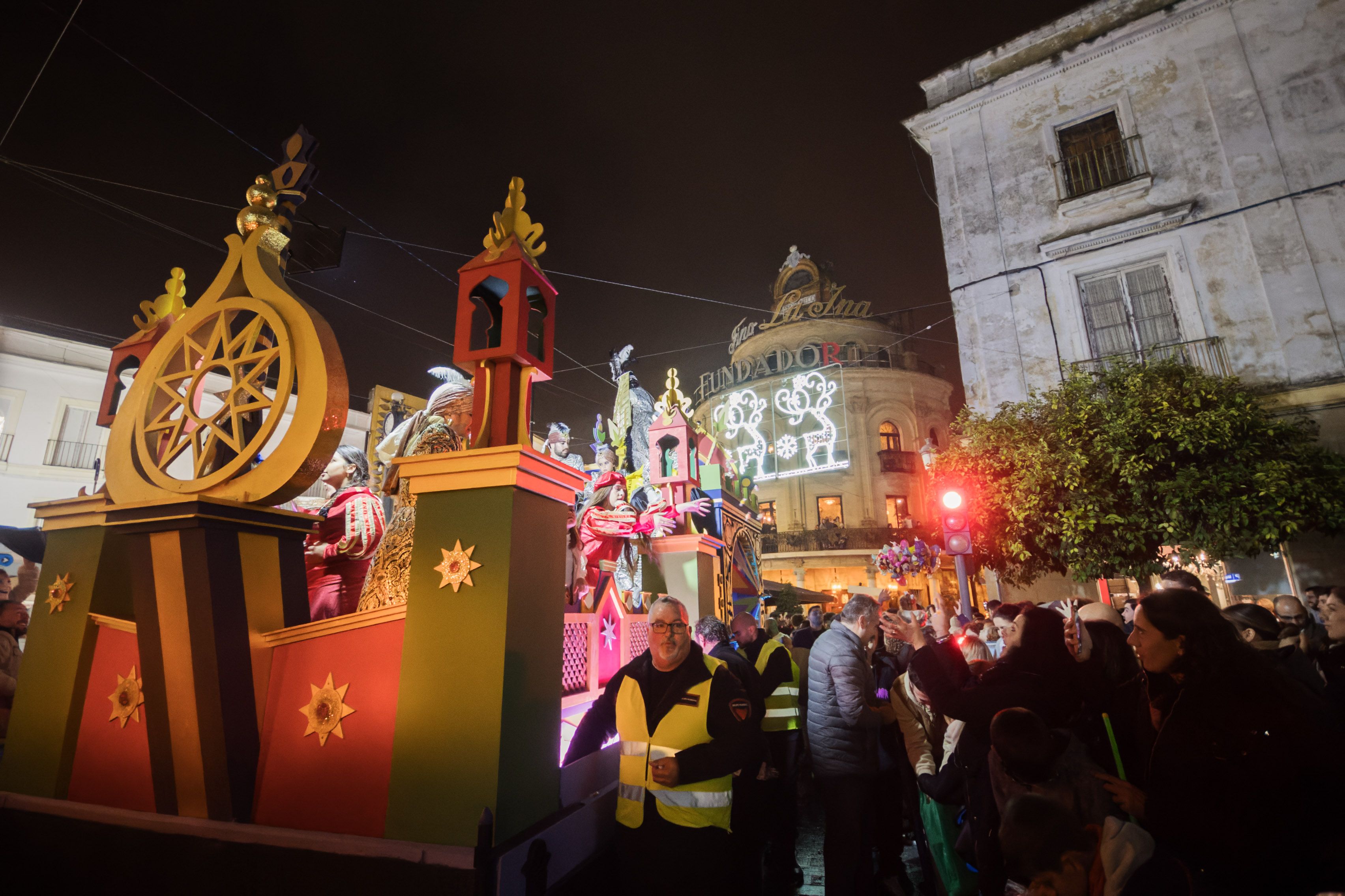 La cabalgata de la Cartera Real a su paso por las calles de Jerez