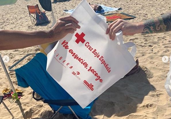 Imagen de una de las bolsas recicladas repartidas por Cruz Roja Cádiz