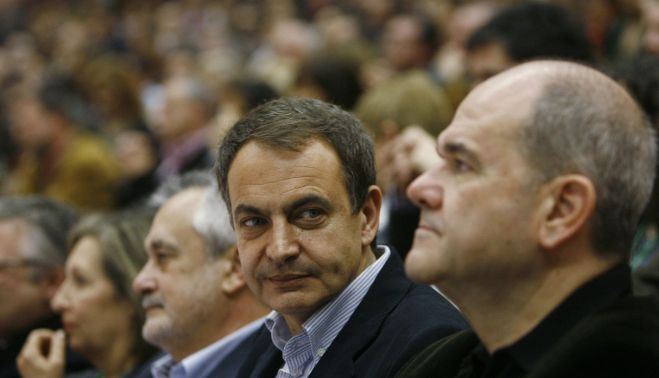 Zapatero entre Griñán y Chaves el 13 de marzo de 2010. PSOE
