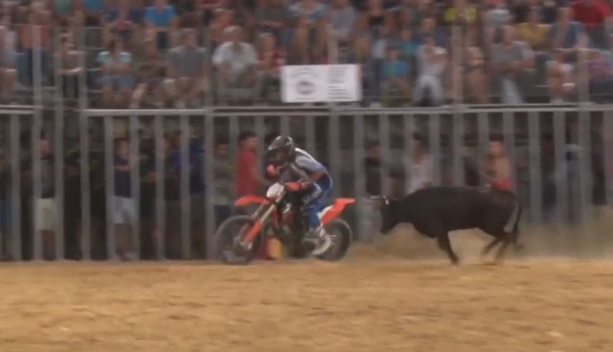 Imagen de la 'moto torera' en Cuenca
