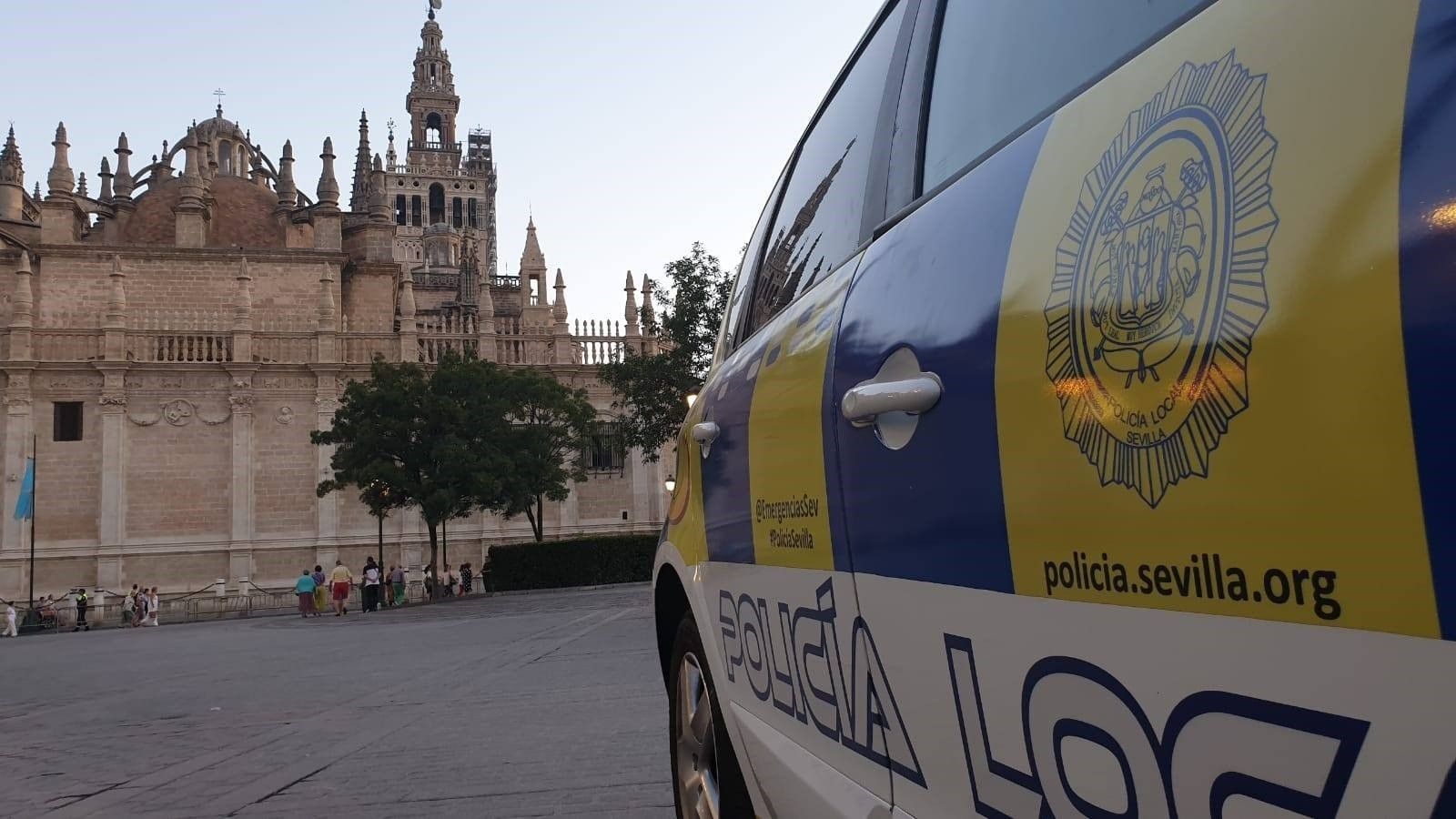 Imagen de un vehículo de la Policía Local de Sevilla.