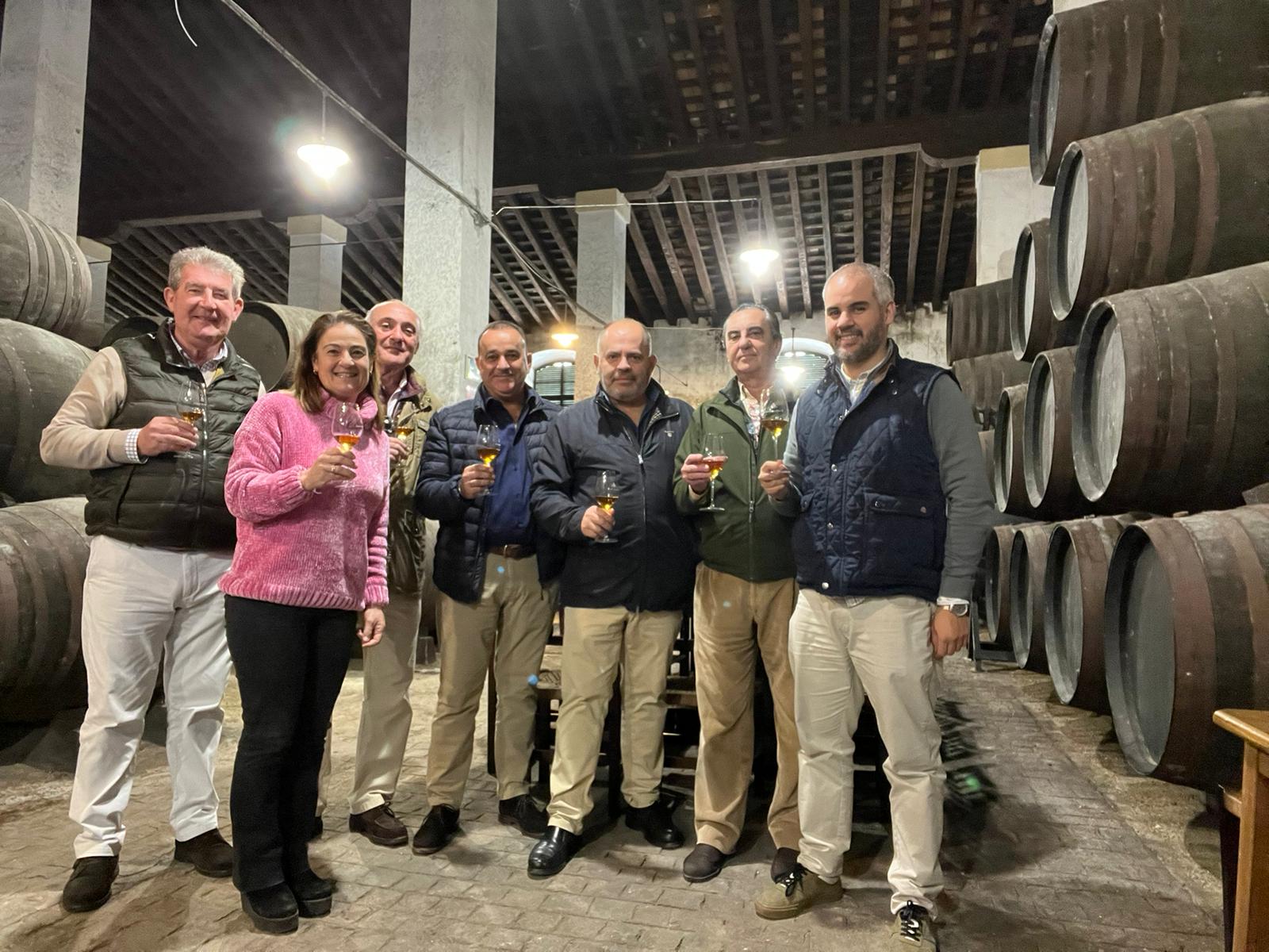 Cayetano del Pino donando alimentos a la asociación Zaqueo.