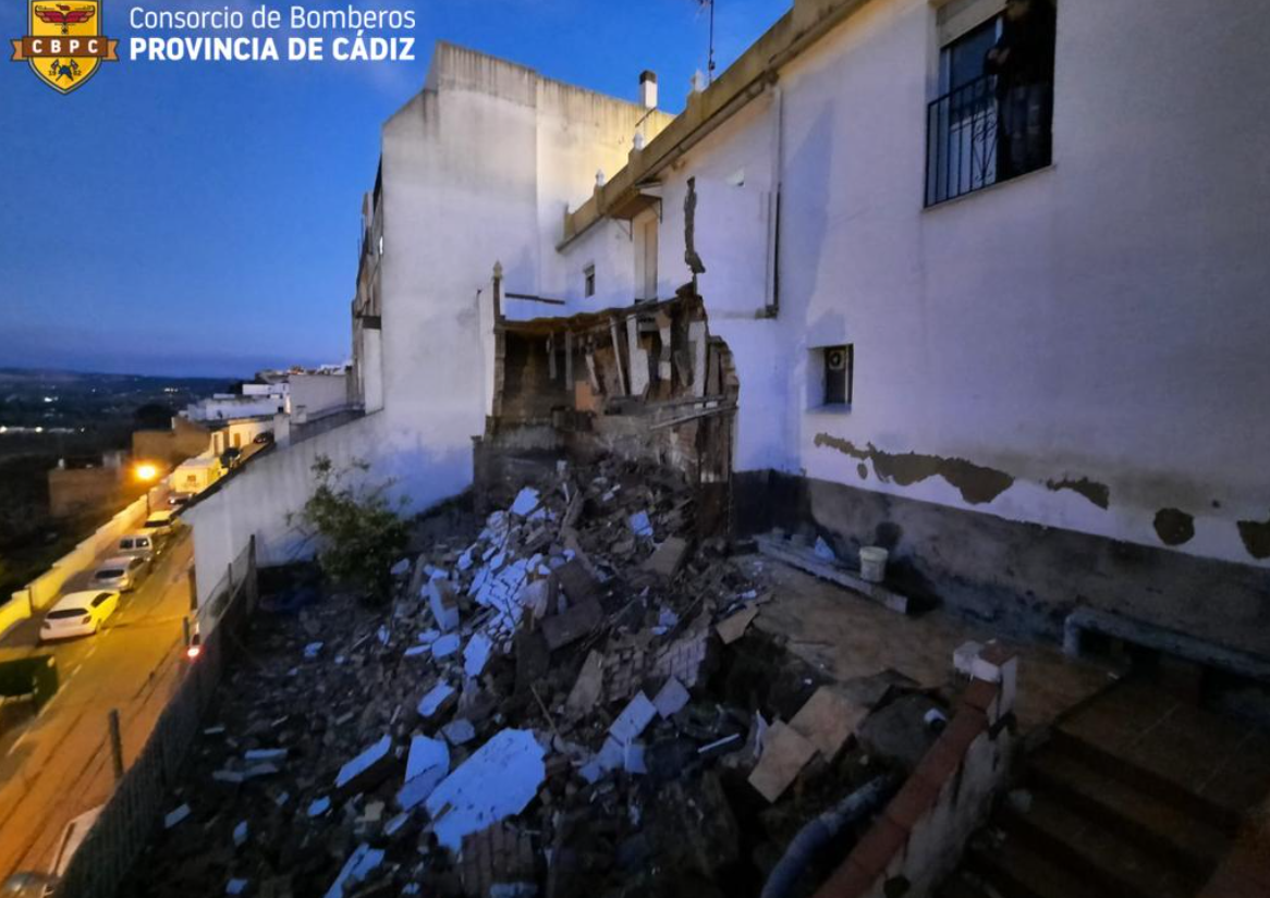 Imagen de la terraza que se ha venido abajo en Arcos.