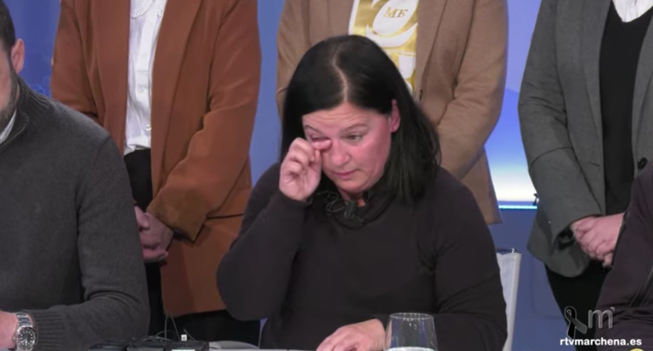 María del Mar Romero, alcaldesa de Marchena, no ha podido reprimir las lágrimas.