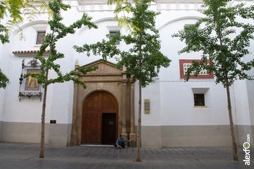 Estafa en varios comercios haciéndose pasar por la superiora de un convento. Fachada de Las Clarisas de Badajoz. 