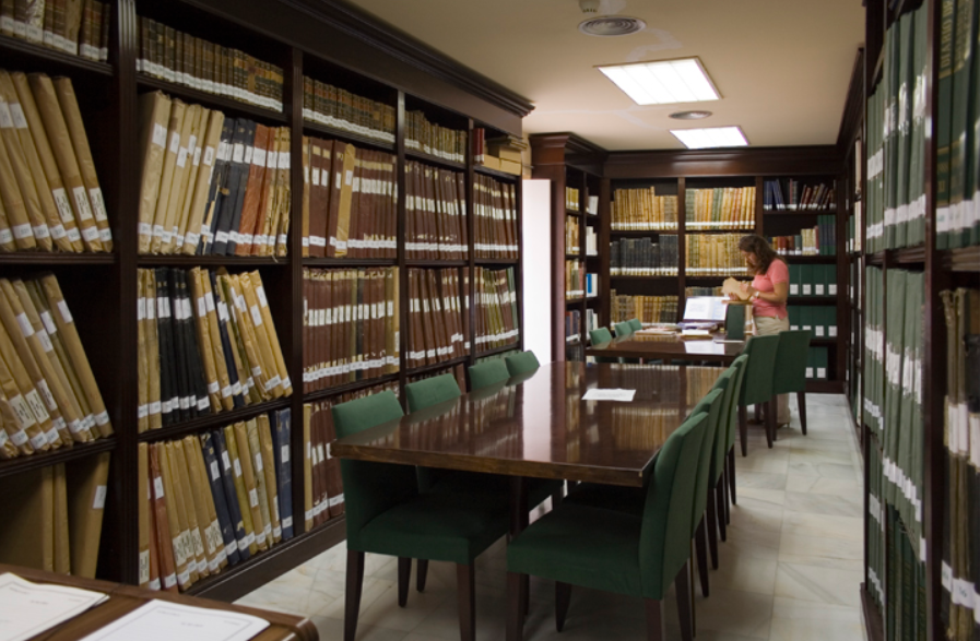 Interior de la biblioteca José Celestino Mutis de Cádiz.