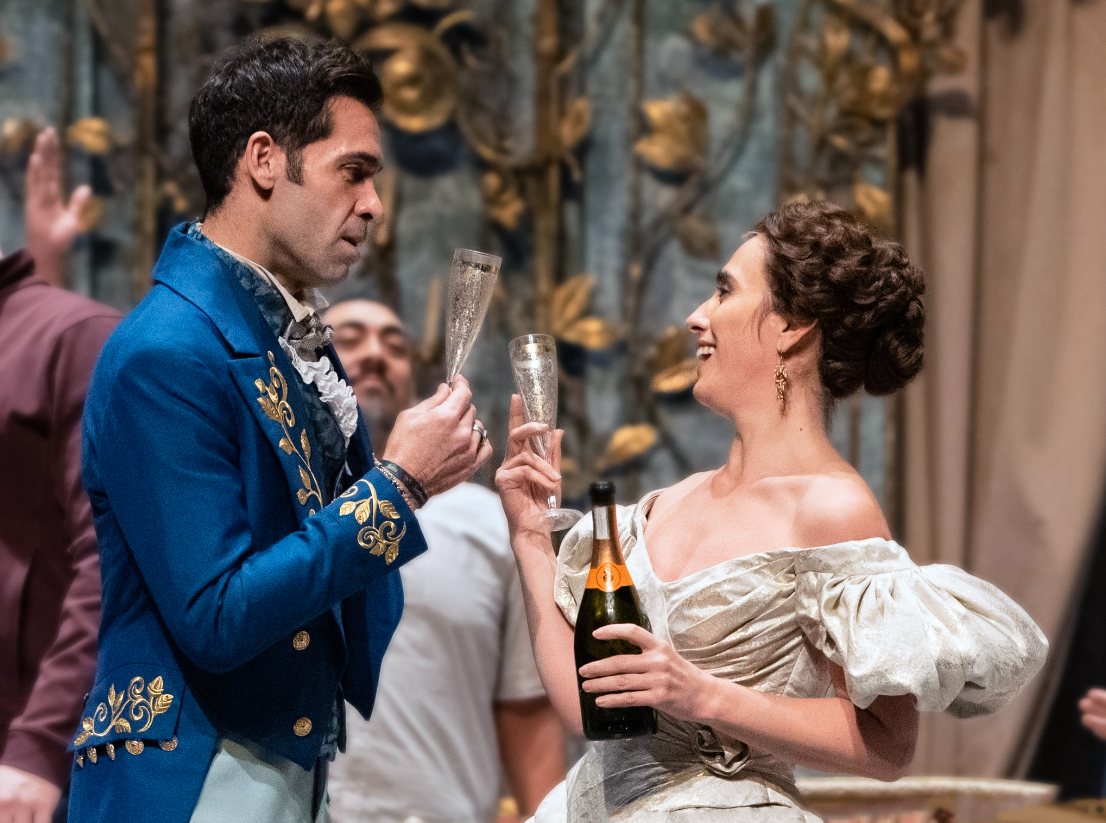 Ismael Jordi interpreta a Alfredo Germont en 'La Traviata' de Verdi.  Jonathan Tichler / Met Opera.