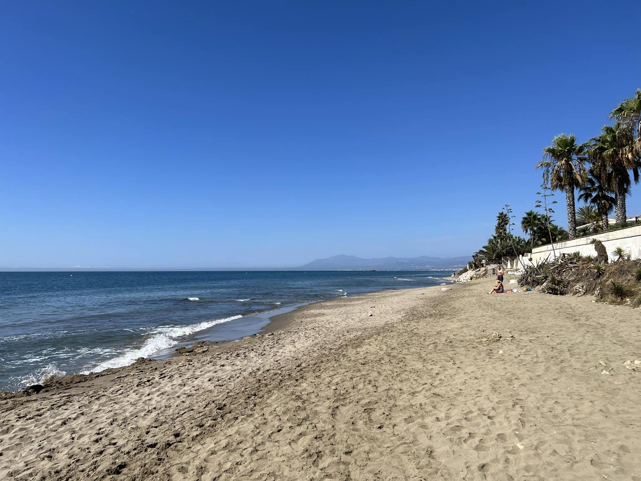 Zona de Marbella, junto al Club 200, donde ha aparecido el cadáver decapitado y sin manos, en una imagen de Jacqui Baker. Zona de Marbella, junto al Club 200, donde ha aparecido el cadáver decapitado y sin manos, en una imagen de Jacqui Baker.