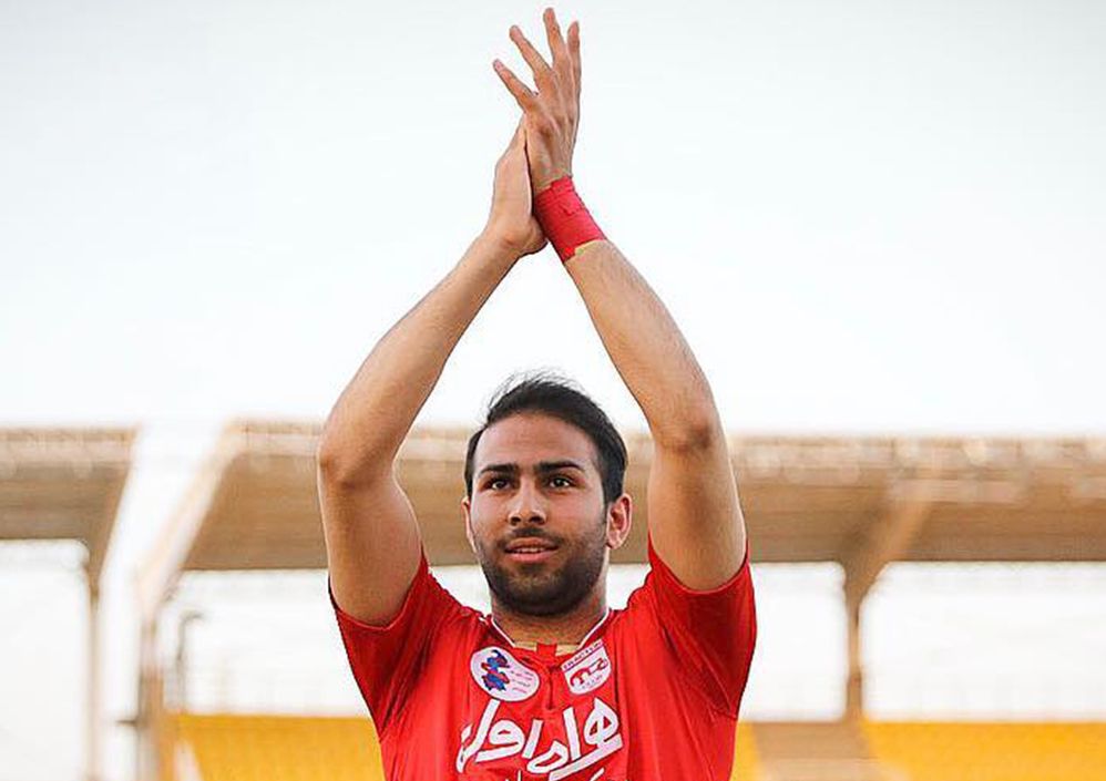 El futbolista Amir Nasr Azadani, condenado a cárcel.