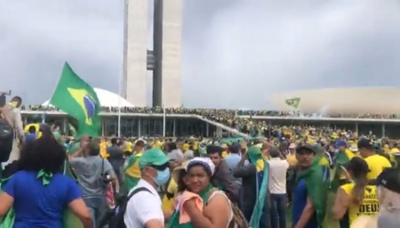 Los asaltantes al Congreso de Brasil, seguidores de Bolsonaro. España reacciona.