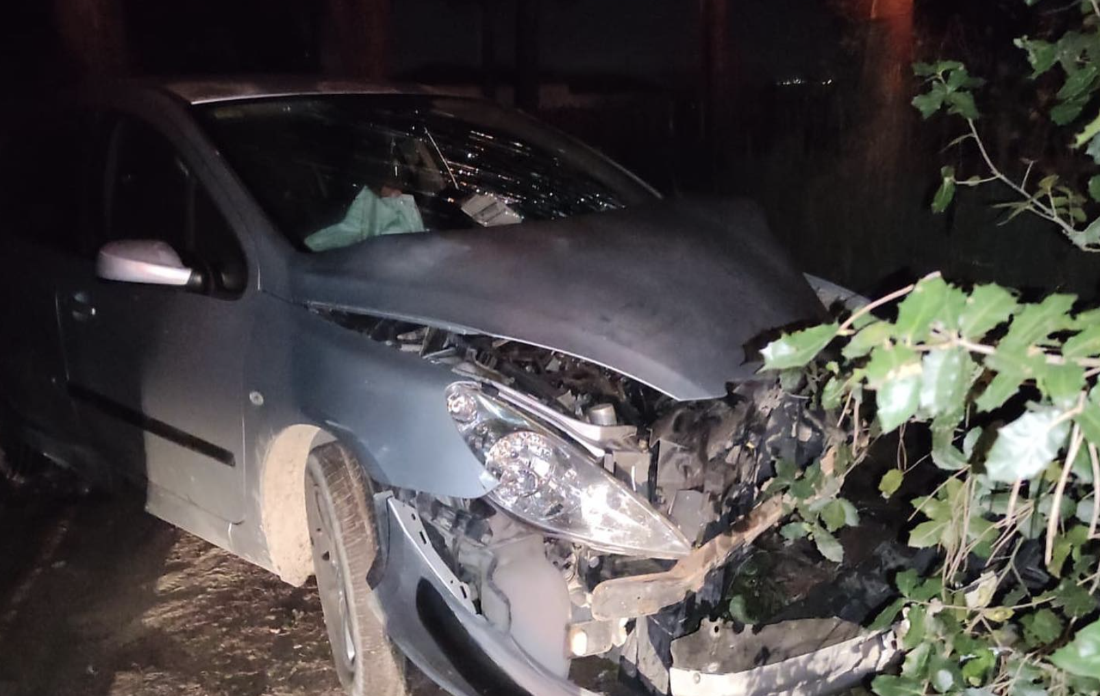 Tres jóvenes sufren un accidente vial en Medina Sidonia.