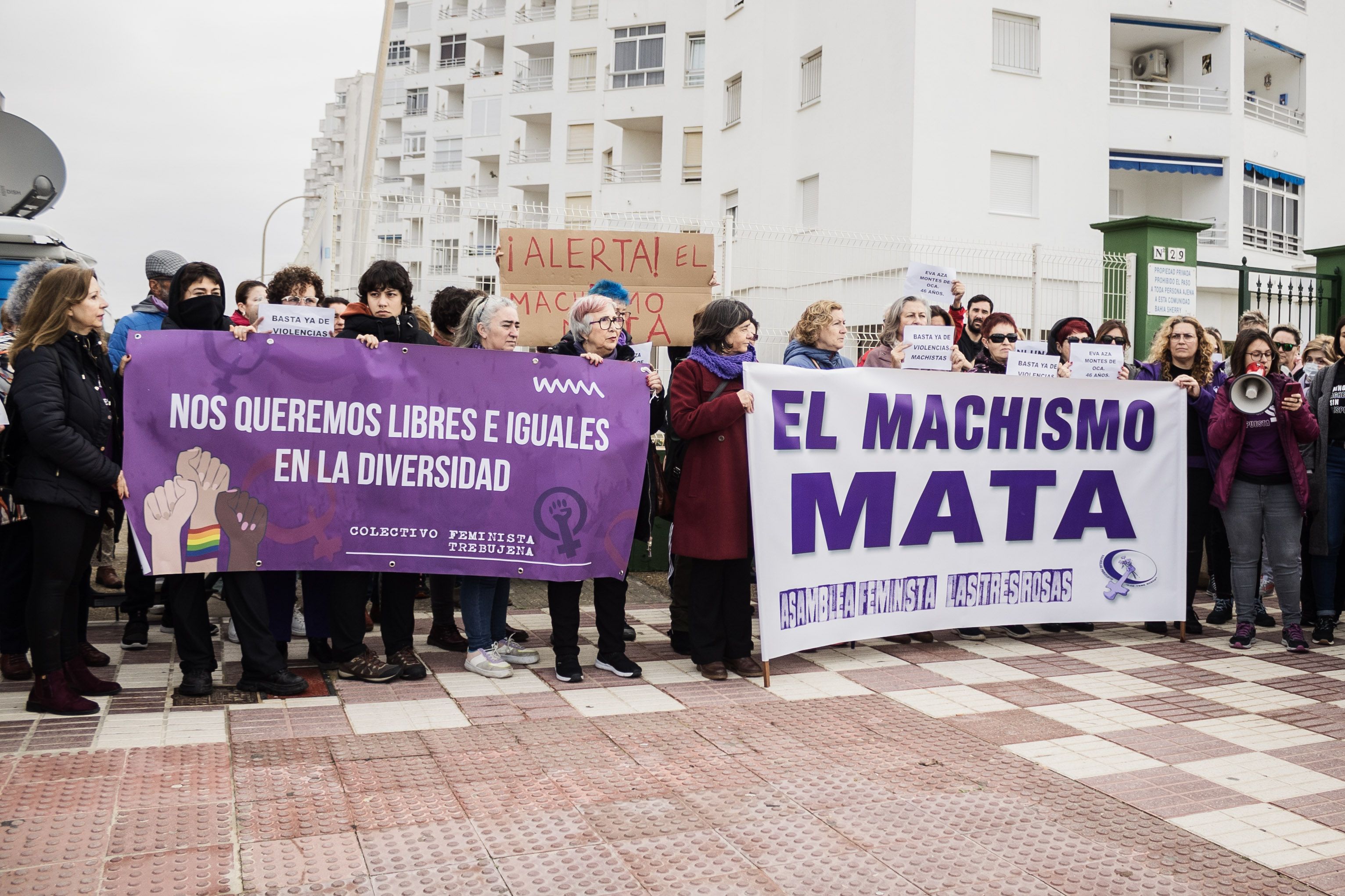 Imagen de la concentración feminista de Marea Violeta en El Puerto, una de las muchas que han tenido lugar en Andalucía.