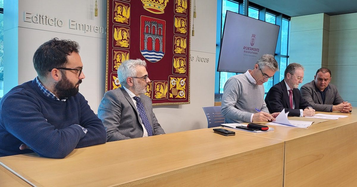 Firma de convenio del Ayuntamiento de Arcos con SolWinhy.