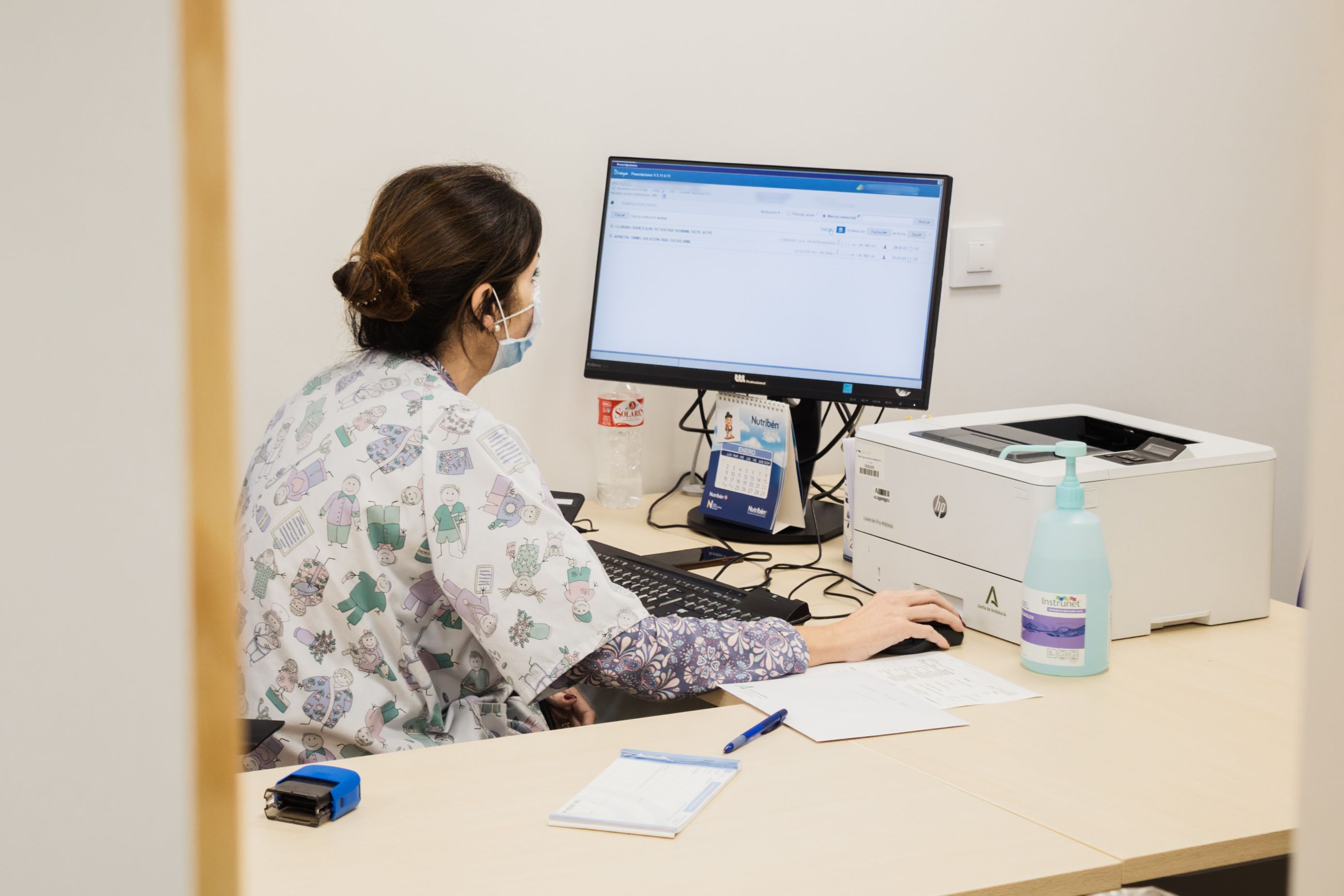 Una sanitaria en un centro de salud del SAS, en una imagen de archivo.