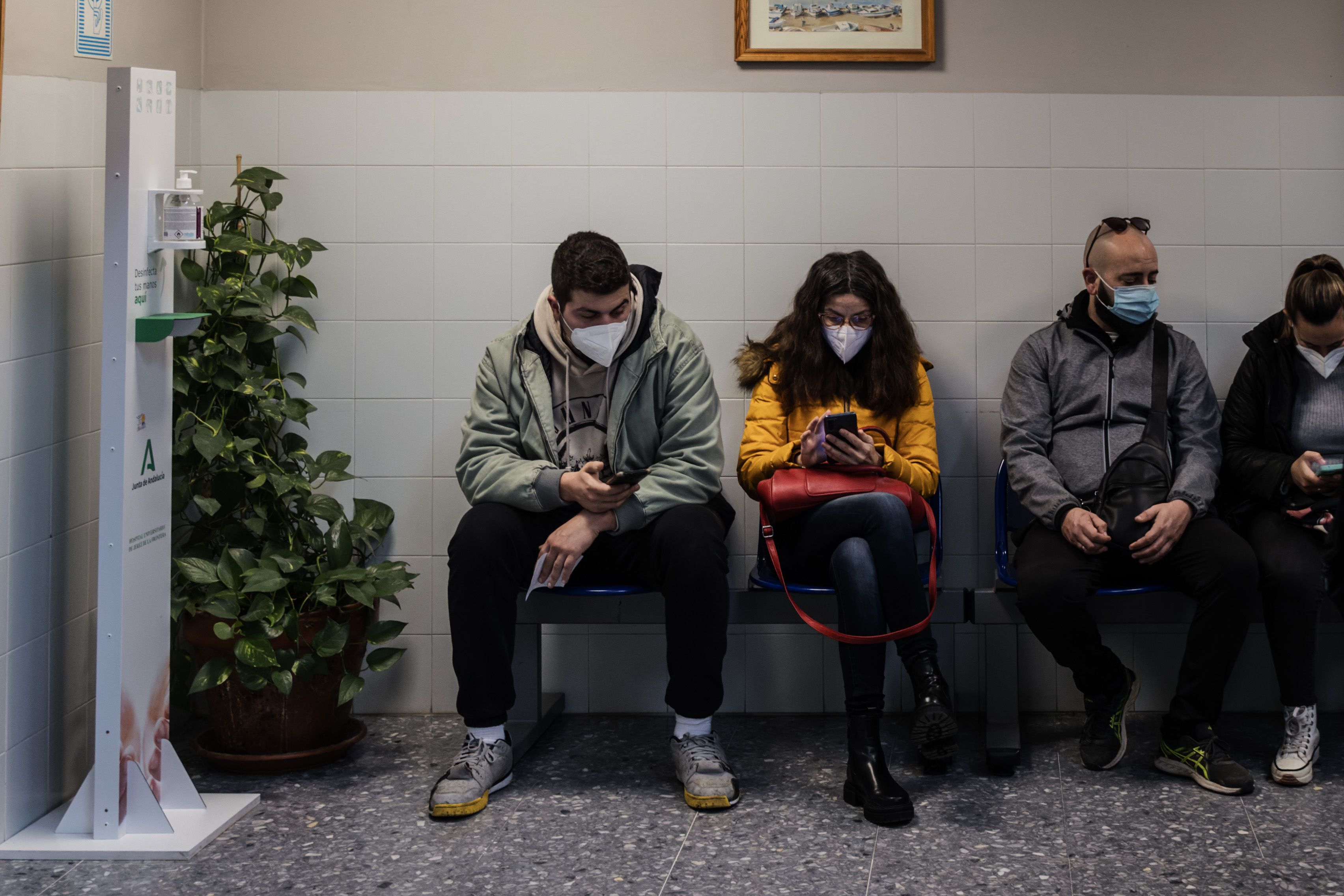 La sala de espera del centro de San Benito para ser atendido por un médico.