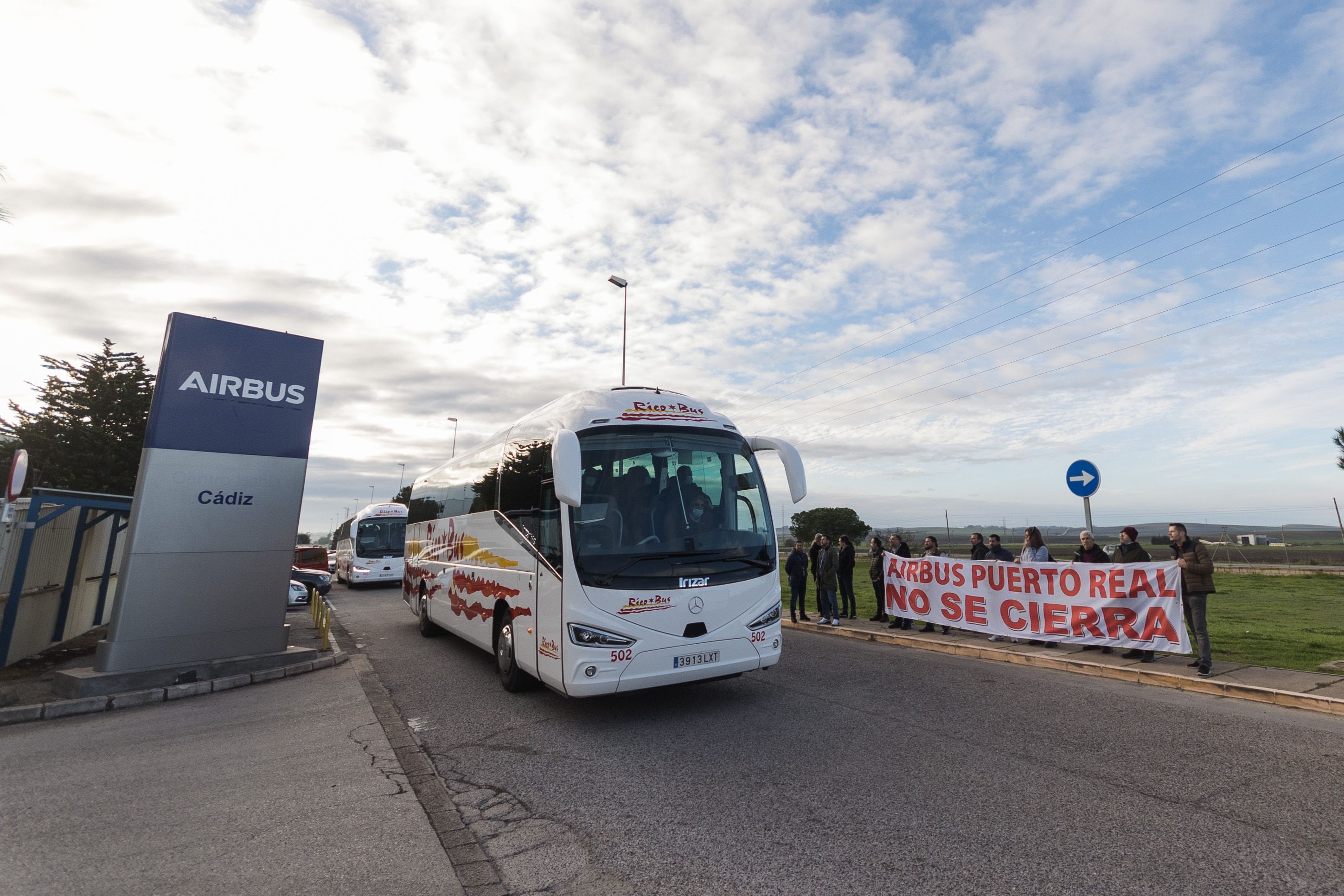 Empleados de Airbus Puerto Real llegan al CBC de El Puerto.