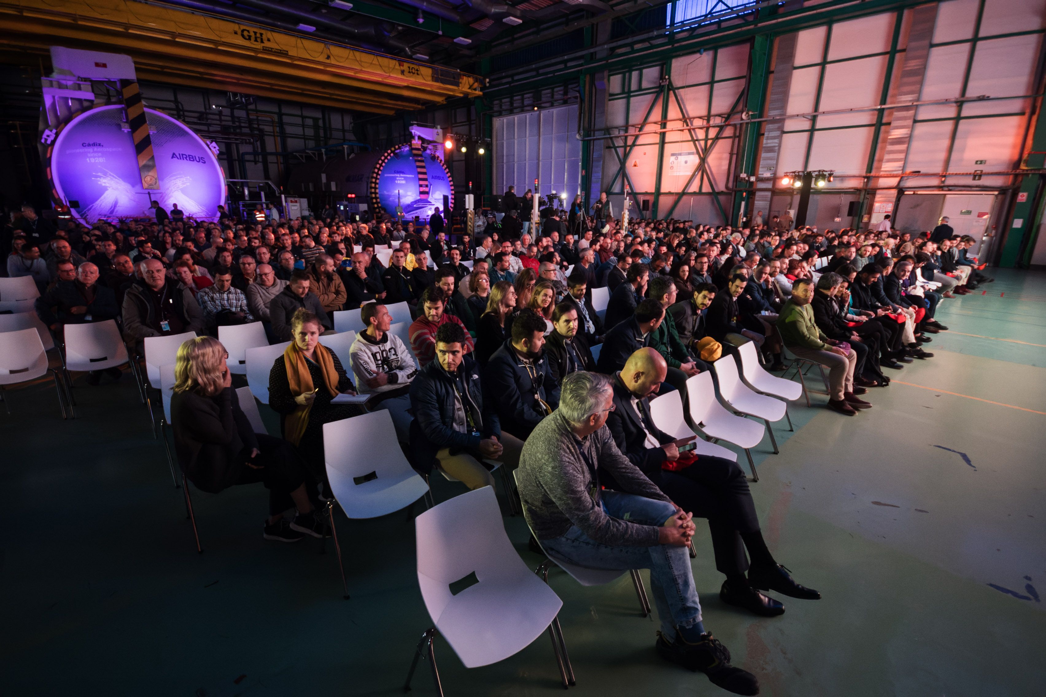 Airbus ha reunido hoy a sus dos plantillas en la bahía.