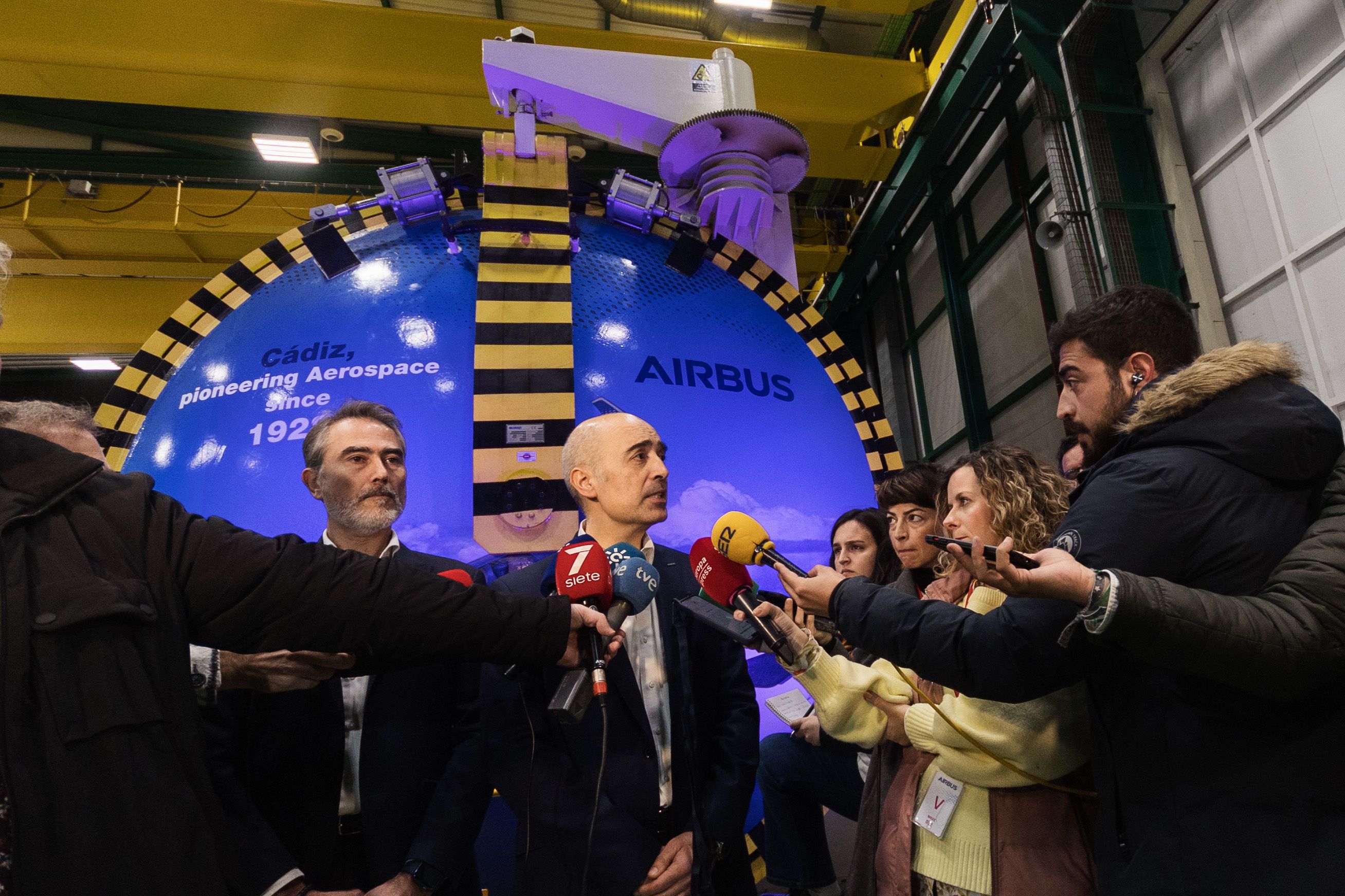 Ricardo Rojas, presidente de Aviones Comerciales y el vicepresidente de Airbus España F.J. Segura