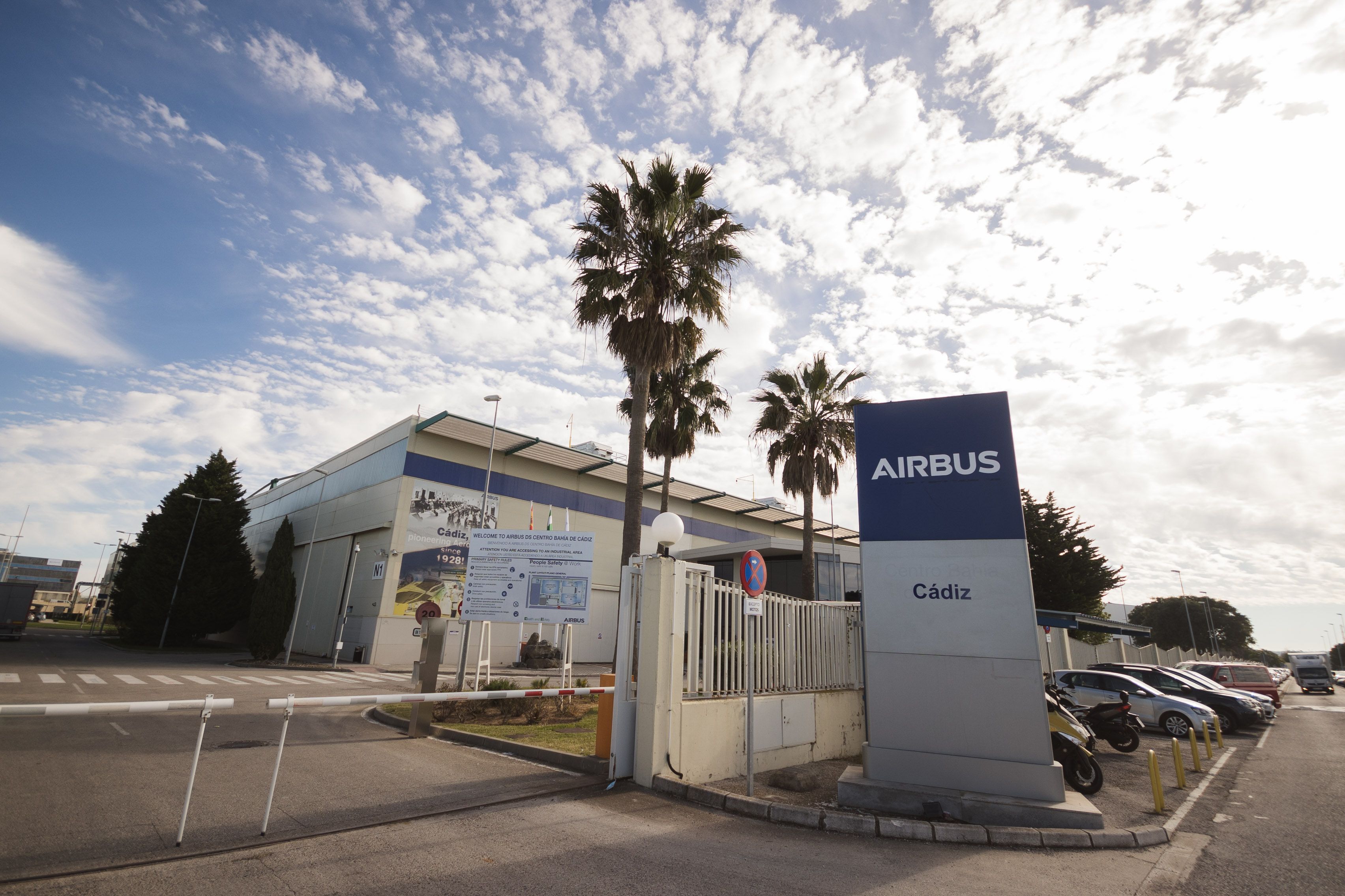 Acceso principal a las instalaciones de Airbus Cádiz.