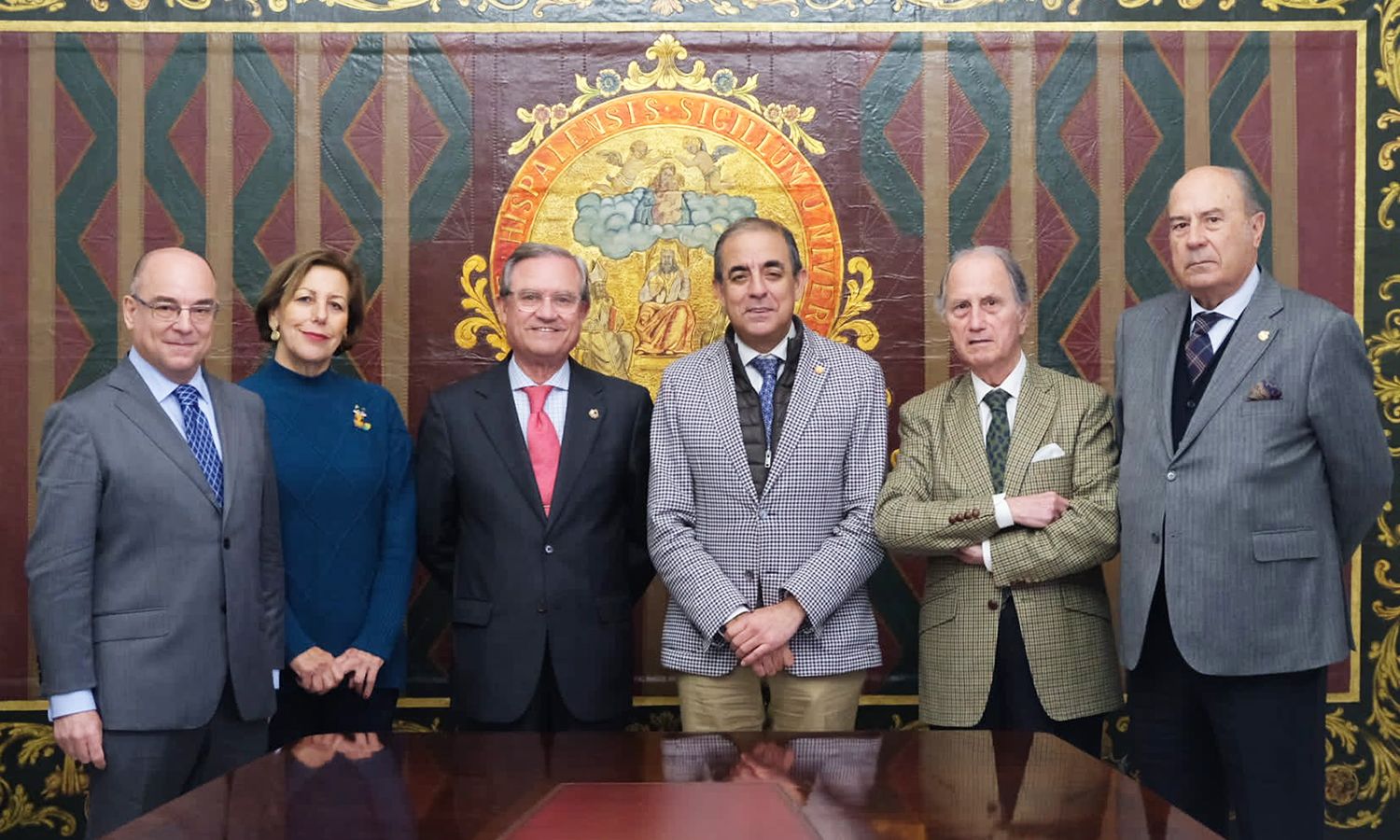 El presidente de la academia, el rector de la Universidad de Sevilla y académicos jerezanos tras la reunión.