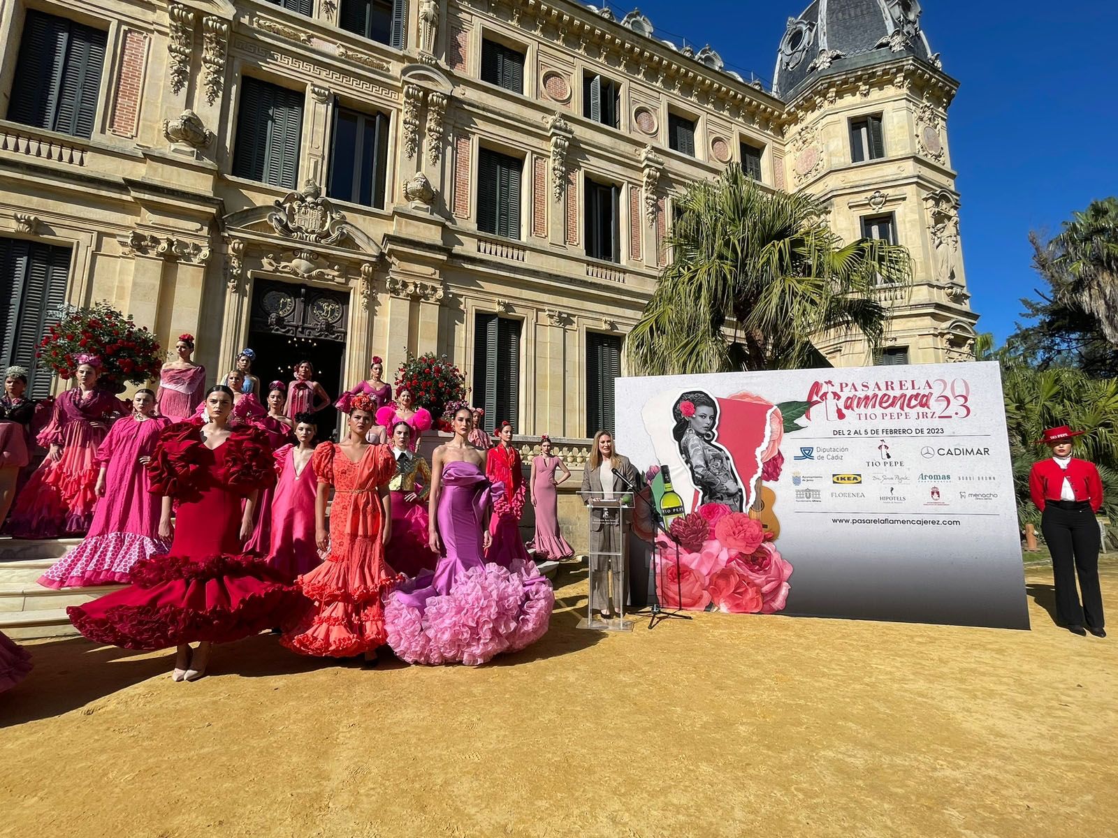 Presentación oficial de la Pasarela Flamenca en la Real Escuela Andaluza de Arte Ecuestre en Jerez. Presentación oficial de la Pasarela Flamenca en la Real Escuela Andaluza de Arte Ecuestre en Jerez.