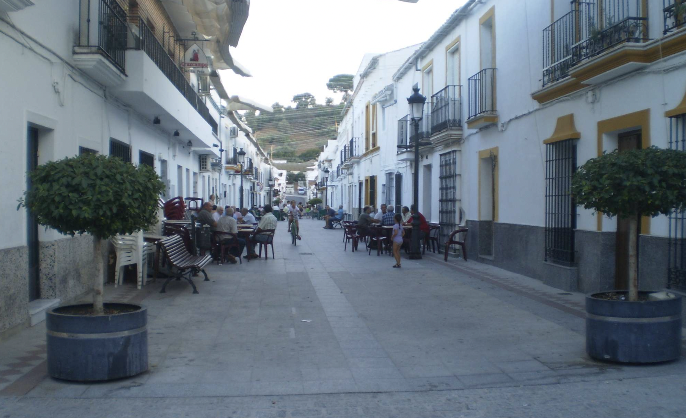 Calle Real, en Algar, donde se ubica el bar de Pepe que no puede pagar la factura de la luz.  DIPUTACIÓNDECÁDIZ