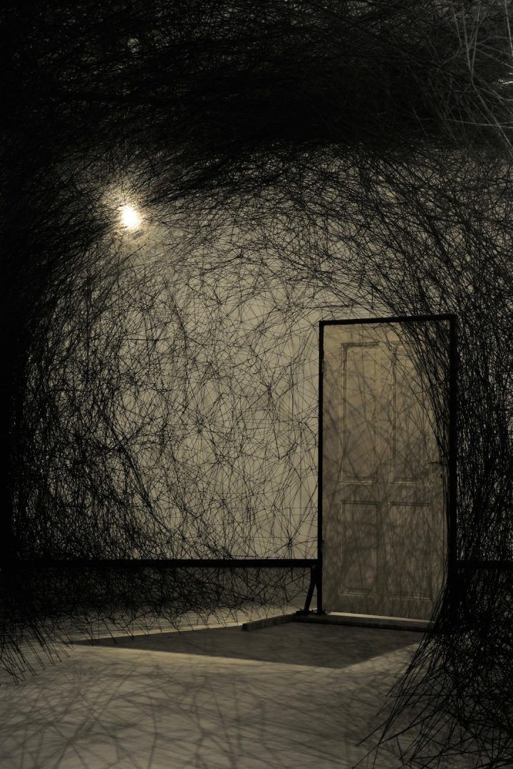 Other Side, de Chiharu Shiota