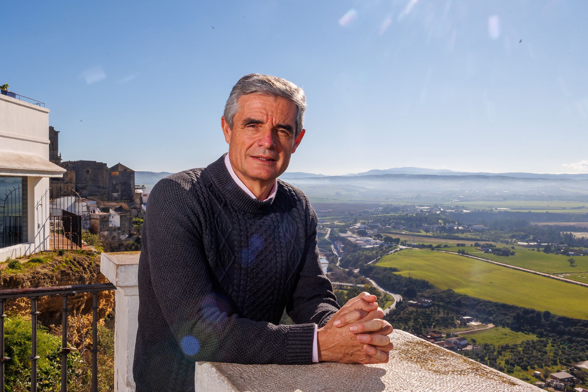 Isidoro Gambín, alcalde de Arcos, en la peña de la localidad.