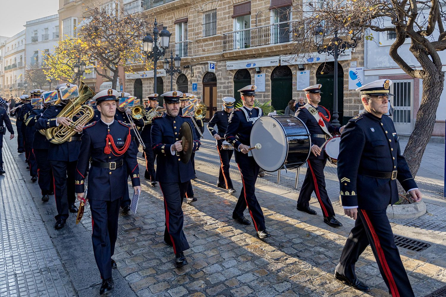 El buque escuela Juan Sebastián de Elcano sale de Cádiz 1 El buque escuela Juan Sebastián de Elcano sale de Cádiz 1
