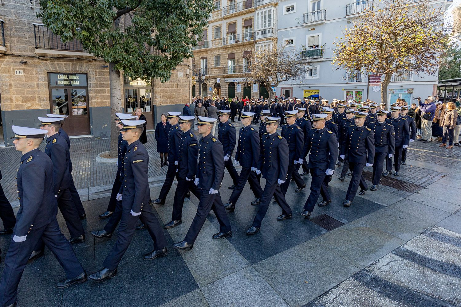 El buque escuela Juan Sebastián de Elcano sale de Cádiz 2 El buque escuela Juan Sebastián de Elcano sale de Cádiz 2